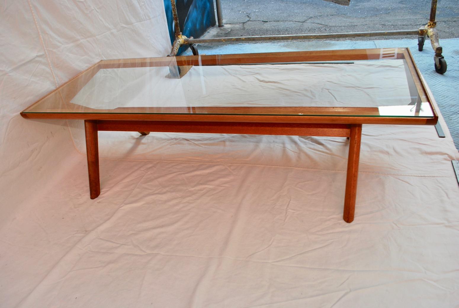 Sexy Midcentury Coffee Table Design by John Keal In Good Condition In Los Angeles, CA