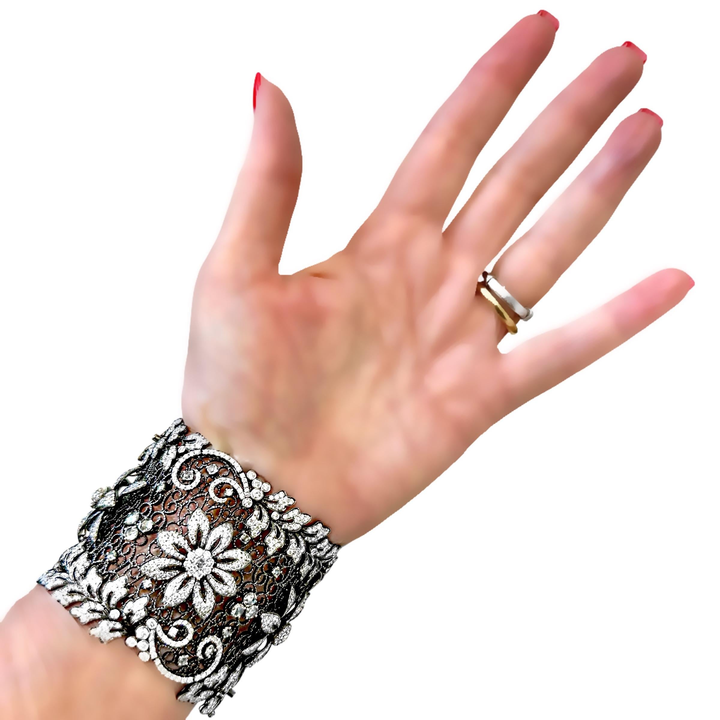 Bracelet sexy en or blanc et 24,84ct de diamants de 2,25 pouces de large par Jacob & Co. en vente 6