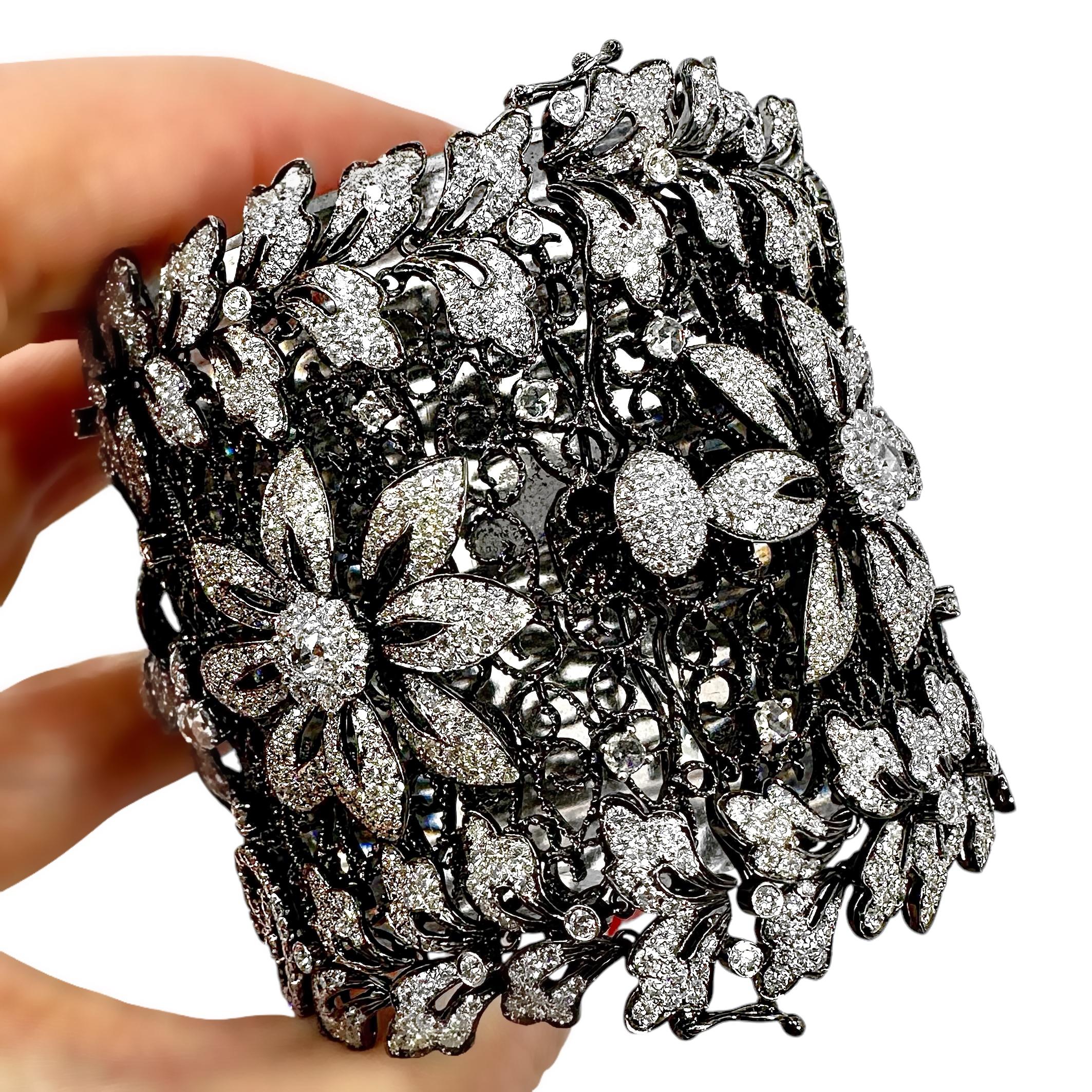 Taille brillant Bracelet sexy en or blanc et 24,84ct de diamants de 2,25 pouces de large par Jacob & Co. en vente