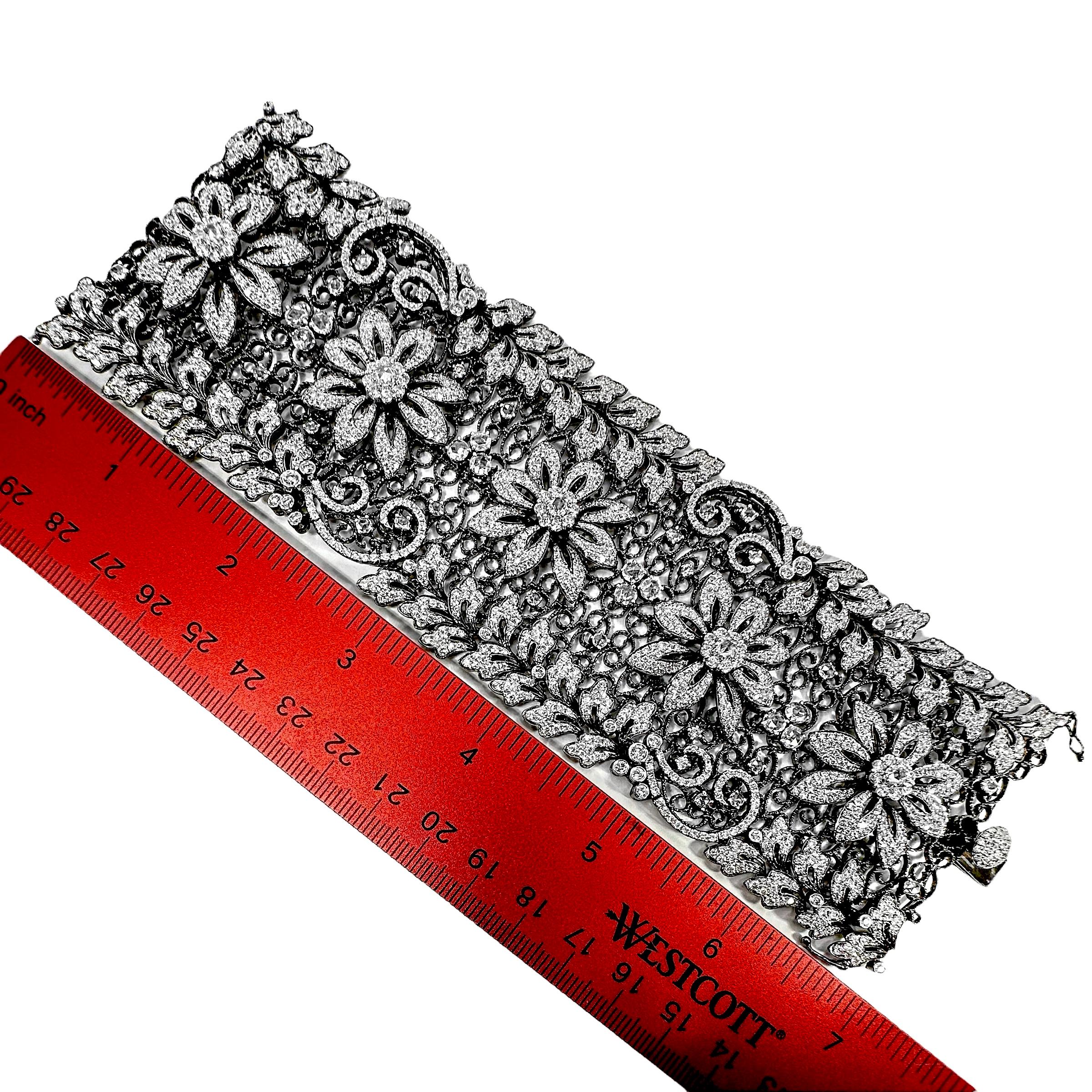 Bracelet sexy en or blanc et 24,84ct de diamants de 2,25 pouces de large par Jacob & Co. en vente 1