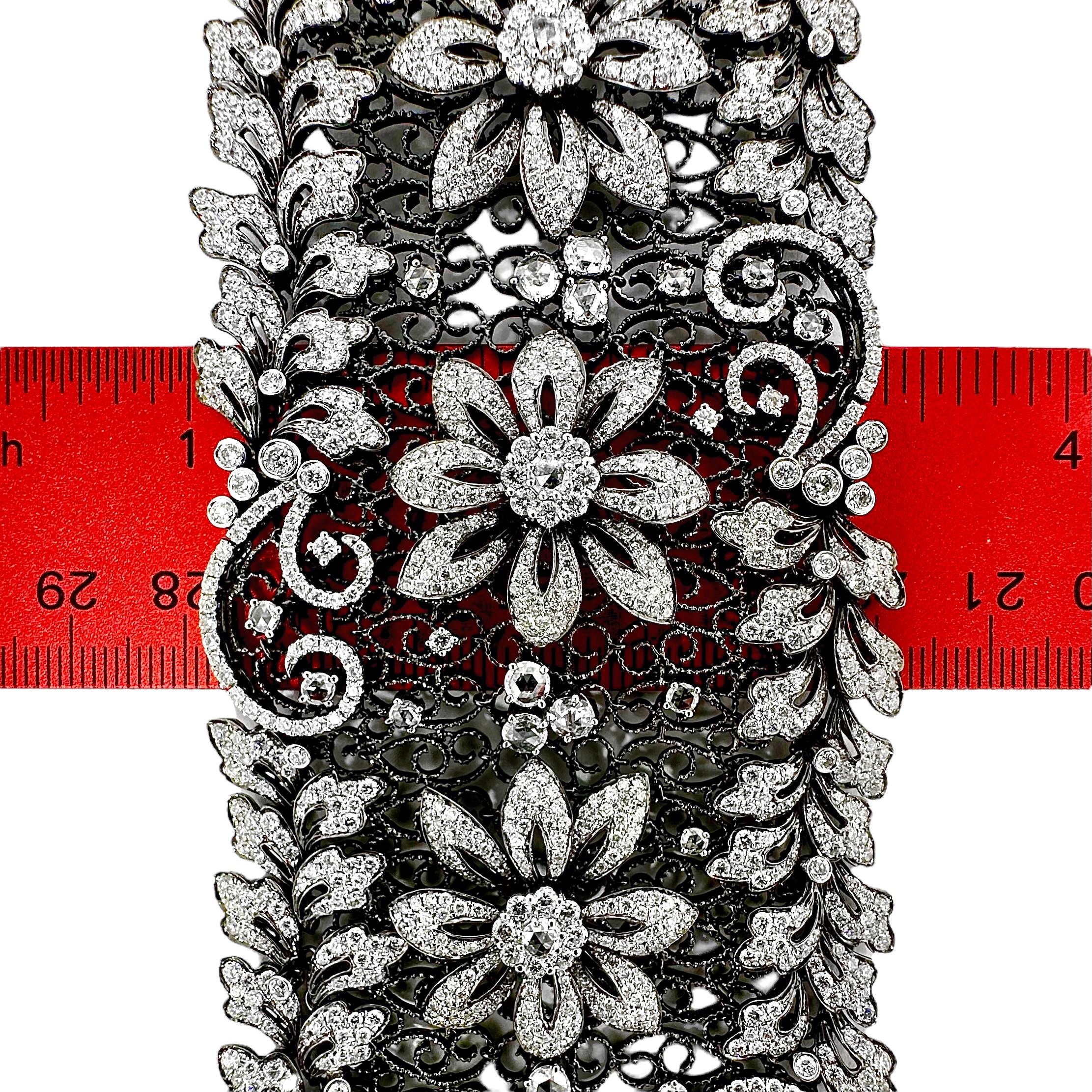 Bracelet sexy en or blanc et 24,84ct de diamants de 2,25 pouces de large par Jacob & Co. en vente 2