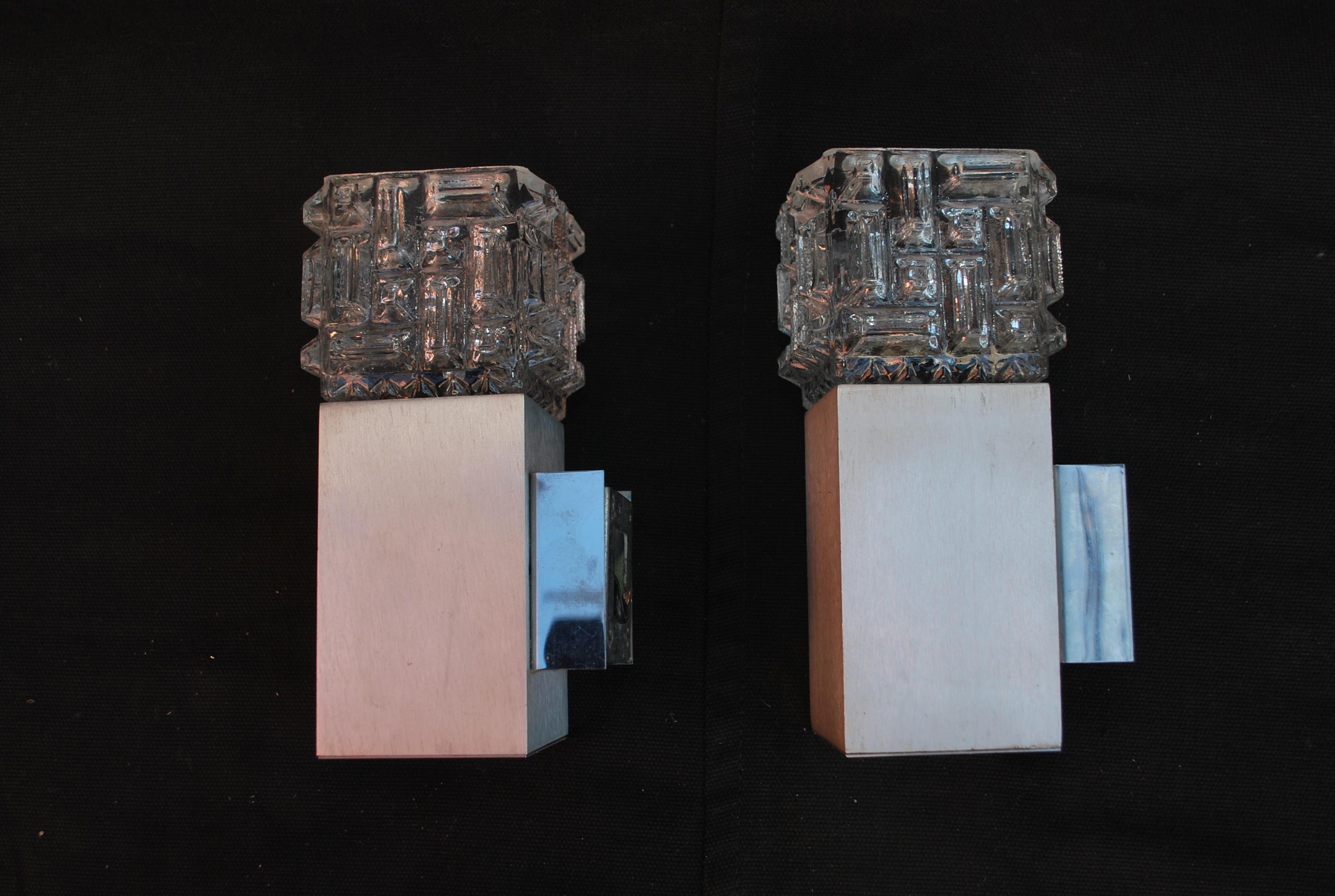 Mid-Century Modern Sexy Pair of 1970's Italian Sconces, 'Possibly Sciolari' For Sale