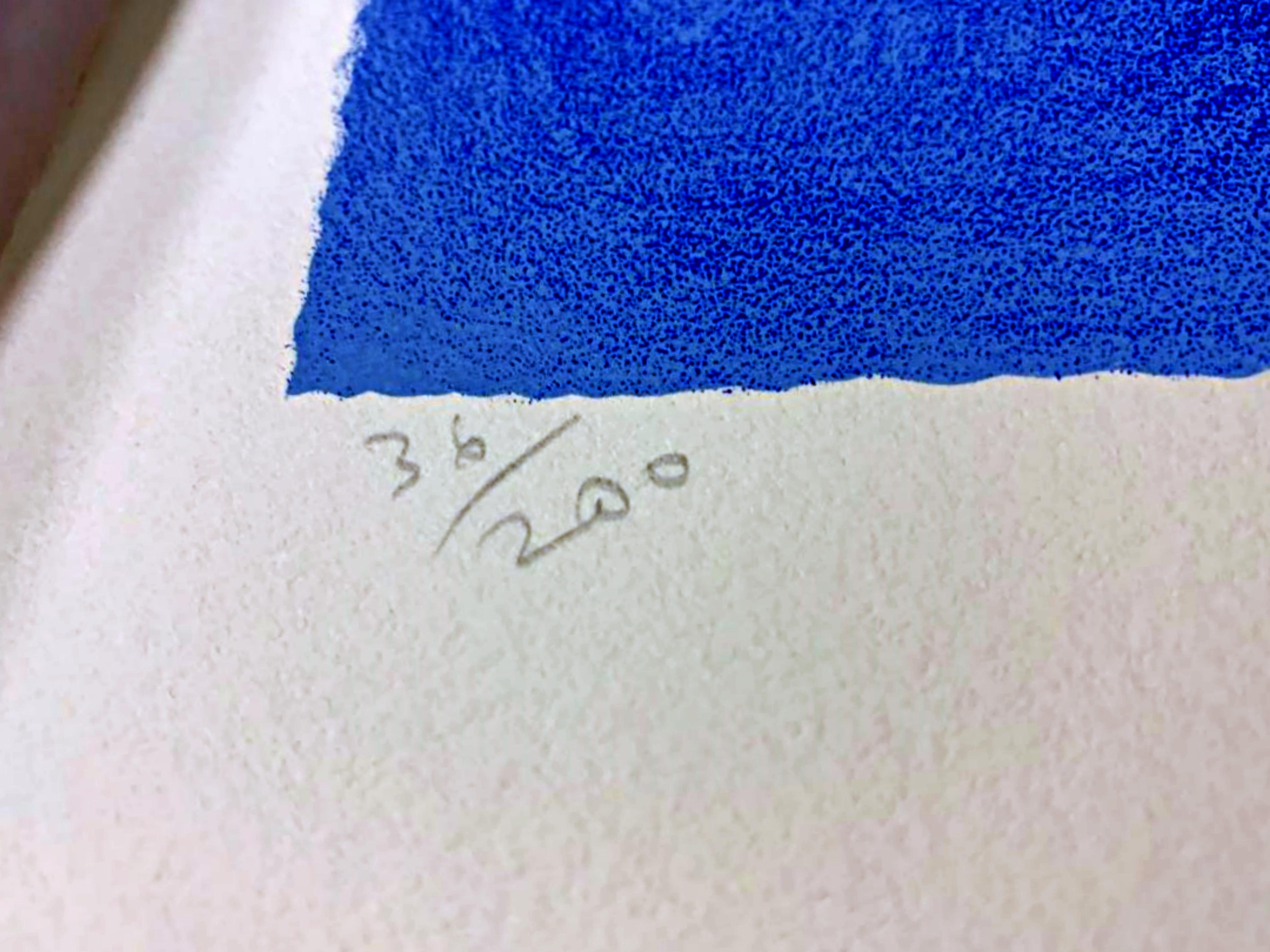 Seymour Chwast
Satchmo (Louis Armstrong), 1989
Sérigraphie sur Rives BFK
Signé à la main et numéroté 36/200 par l'artiste au recto.
44 × 30 pouces
Non encadré
Portrait en gros plan de Louis Armstrong en costume bleu, tenant une trompette et souriant