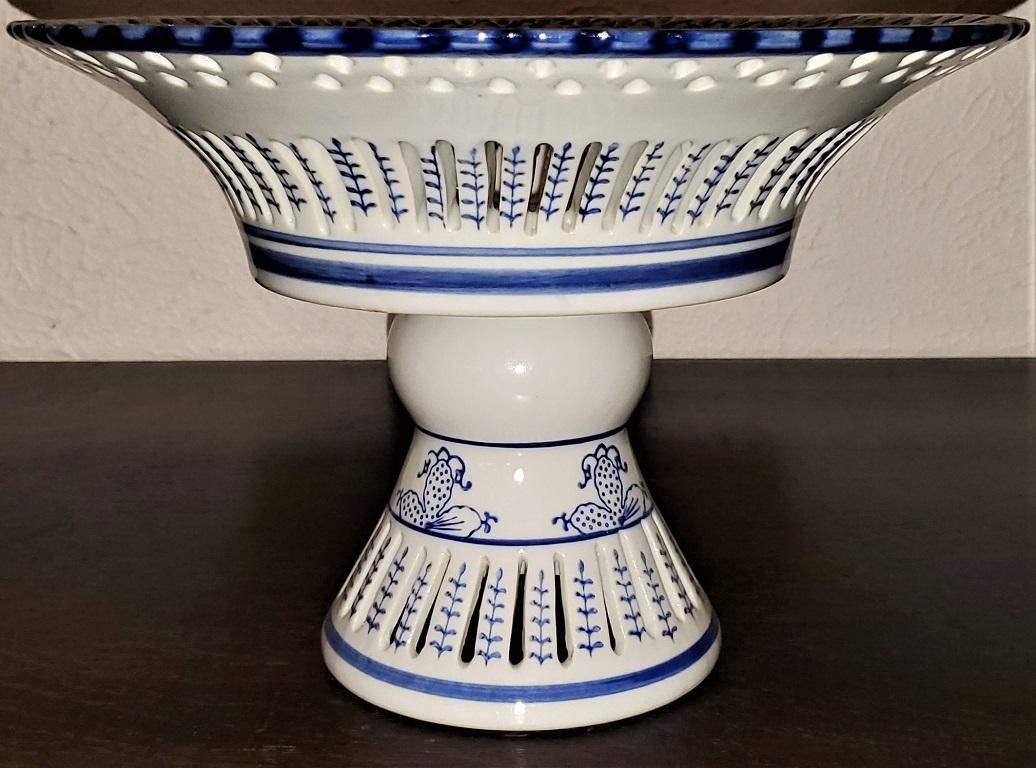 Presenting a lovely piece of Chinese Export porcelain, namely, a Seymour Mann Blue China Porcelain centerpiece.

Late 20th century, circa 1980.

Made in China exclusively for Seymour Mann Inc.

Fully marked and labelled.

What makes this one