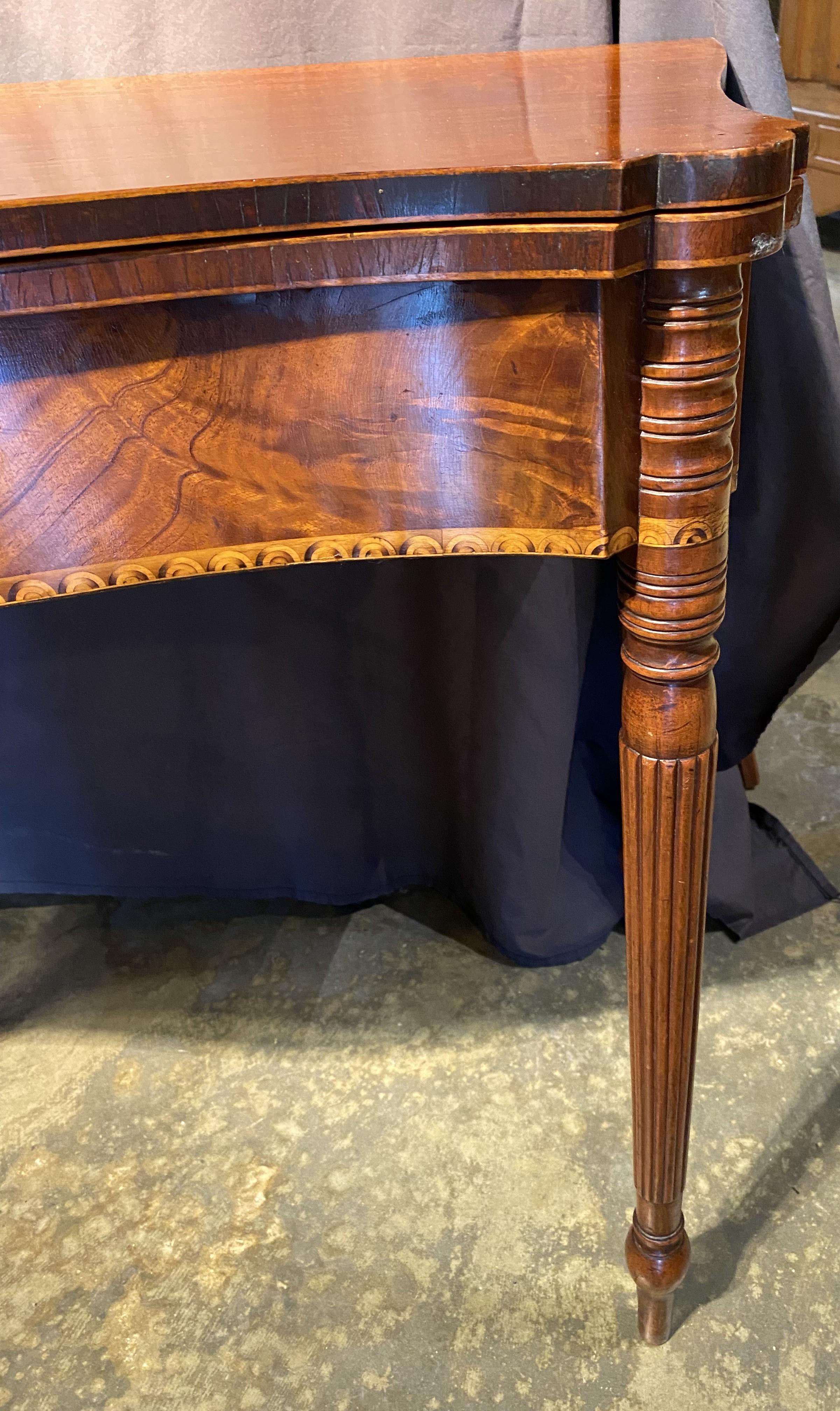 Seymour School Federal Period Mahogany Gaming Table with Lunette Inlay c.1810 In Good Condition For Sale In Milford, NH