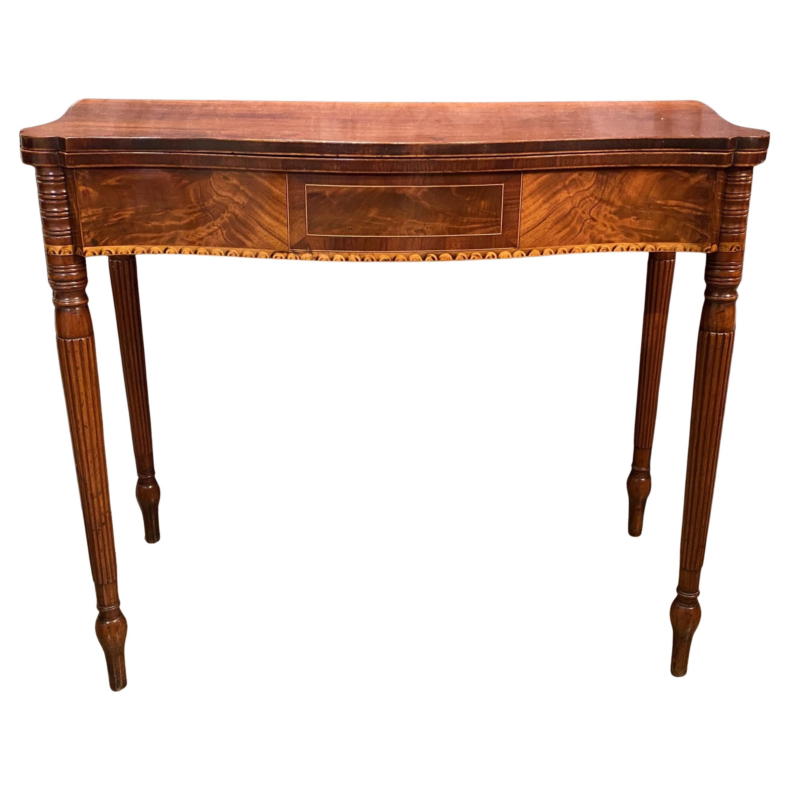Table de jeu en acajou de la période fédérale de la Seymour School avec incrustation de lunette c.1810