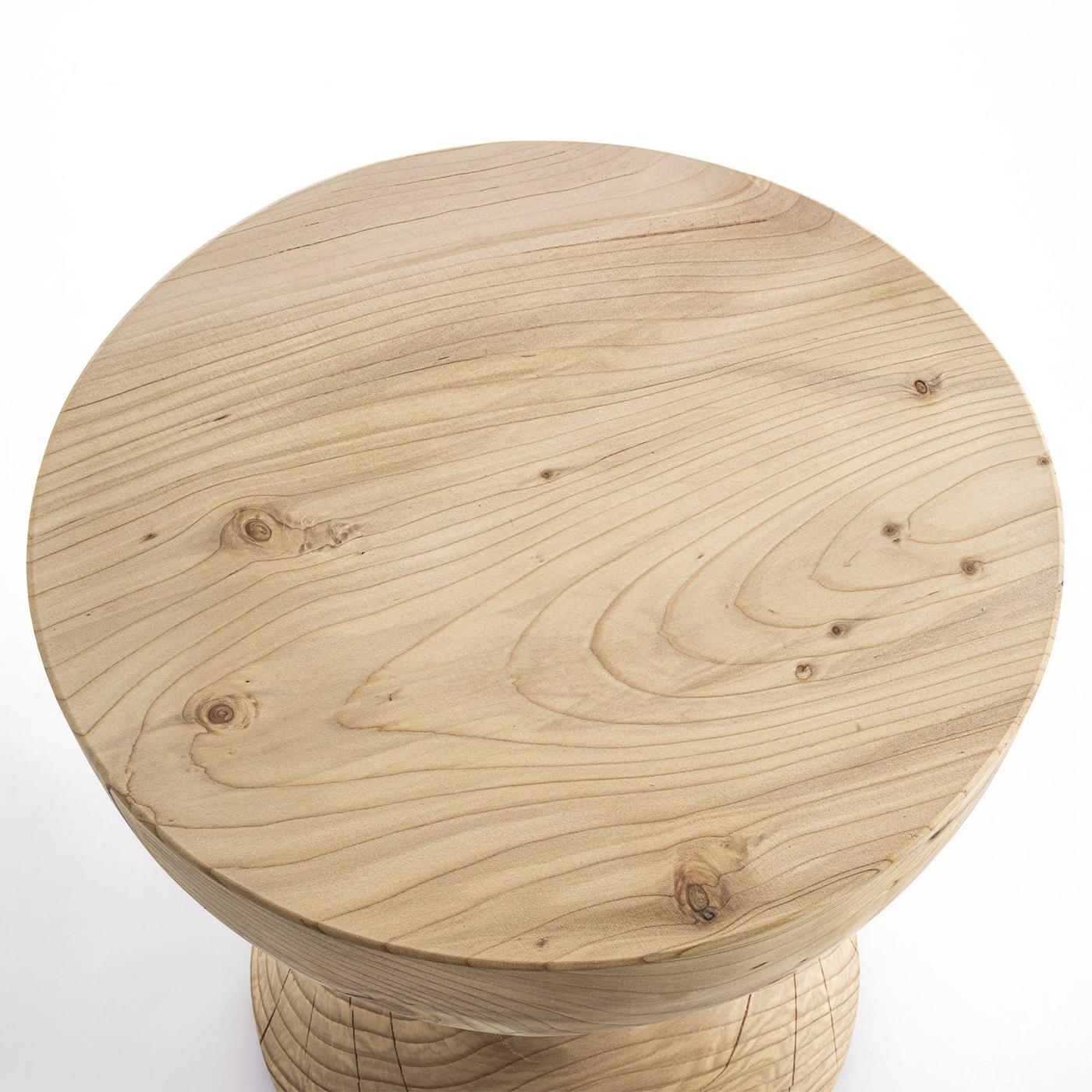 Seyna Cedar Stool In New Condition For Sale In Paris, FR