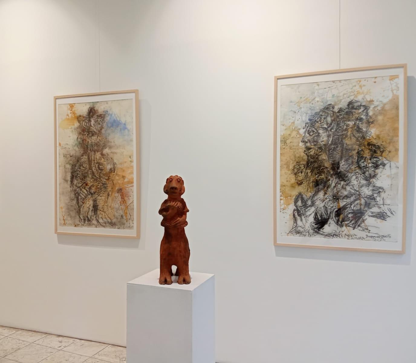 Terracotta sculpture
Unique work
Coming from the artist's workshop

Born in 1939, Seyni CAMARA is an African artist whose works travel the world.
Senegalese, originally from Casamance, she lives in a small village lost in the heart of the forest.
It