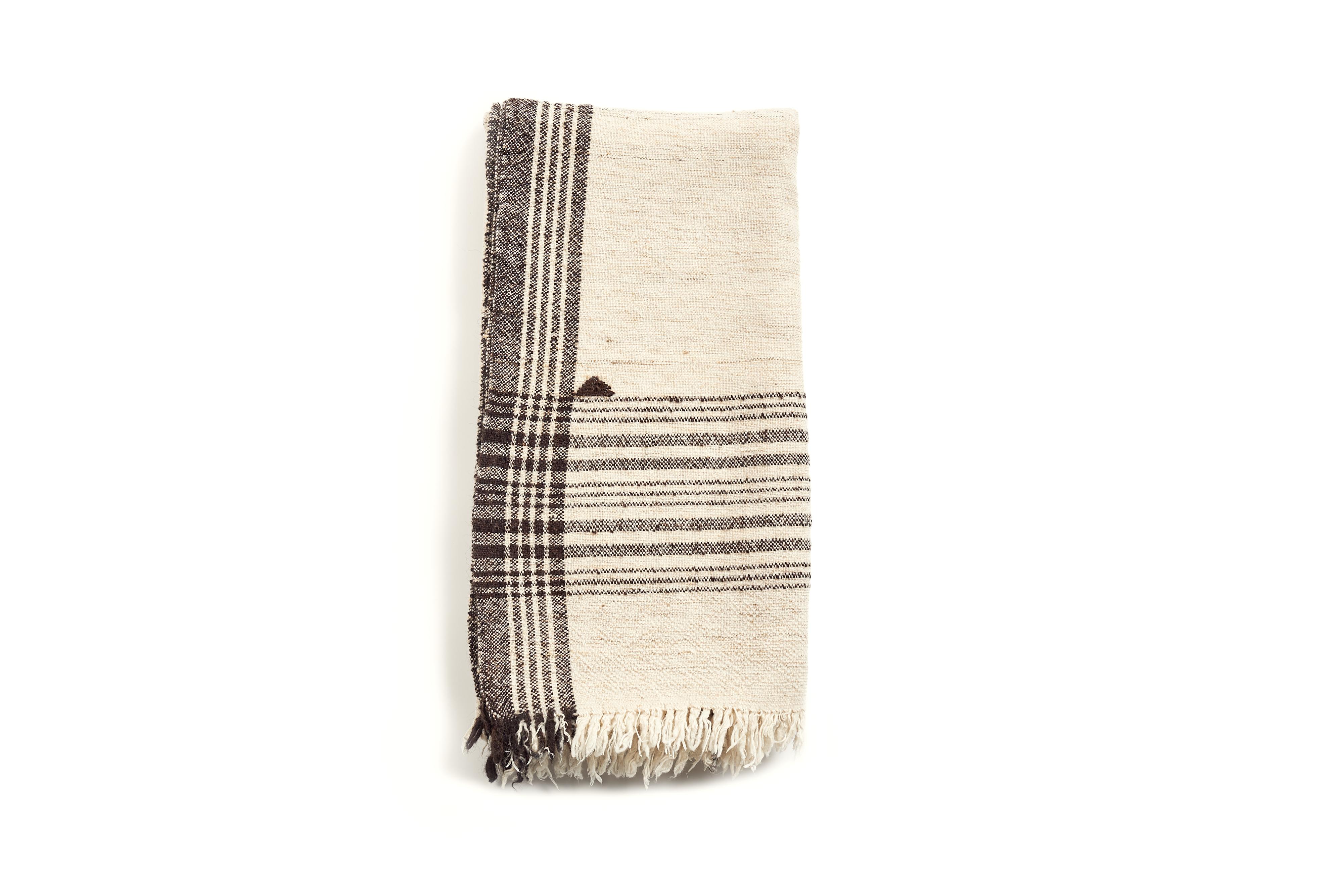 Seytu Classico in bianco e nero, soffice e artigianale, a strisce, tessuto a mano. in vendita 12