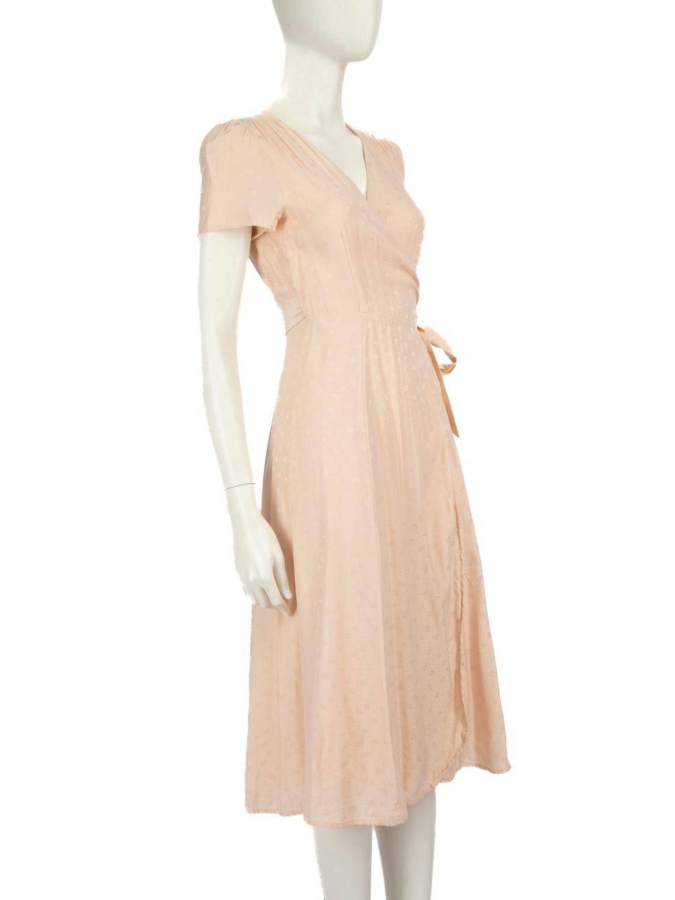 CONDITION is Very good. Minimal wear to the dress is evident, there are two small marks on the cotton lining of this used Sézane designer resale item.
 
 
 
 Details
 
 
 Pink
 
 Silk
 
 Wrap dress
 
 Floral print
 
 Midi
 
 Short sleeves
 
 Waist