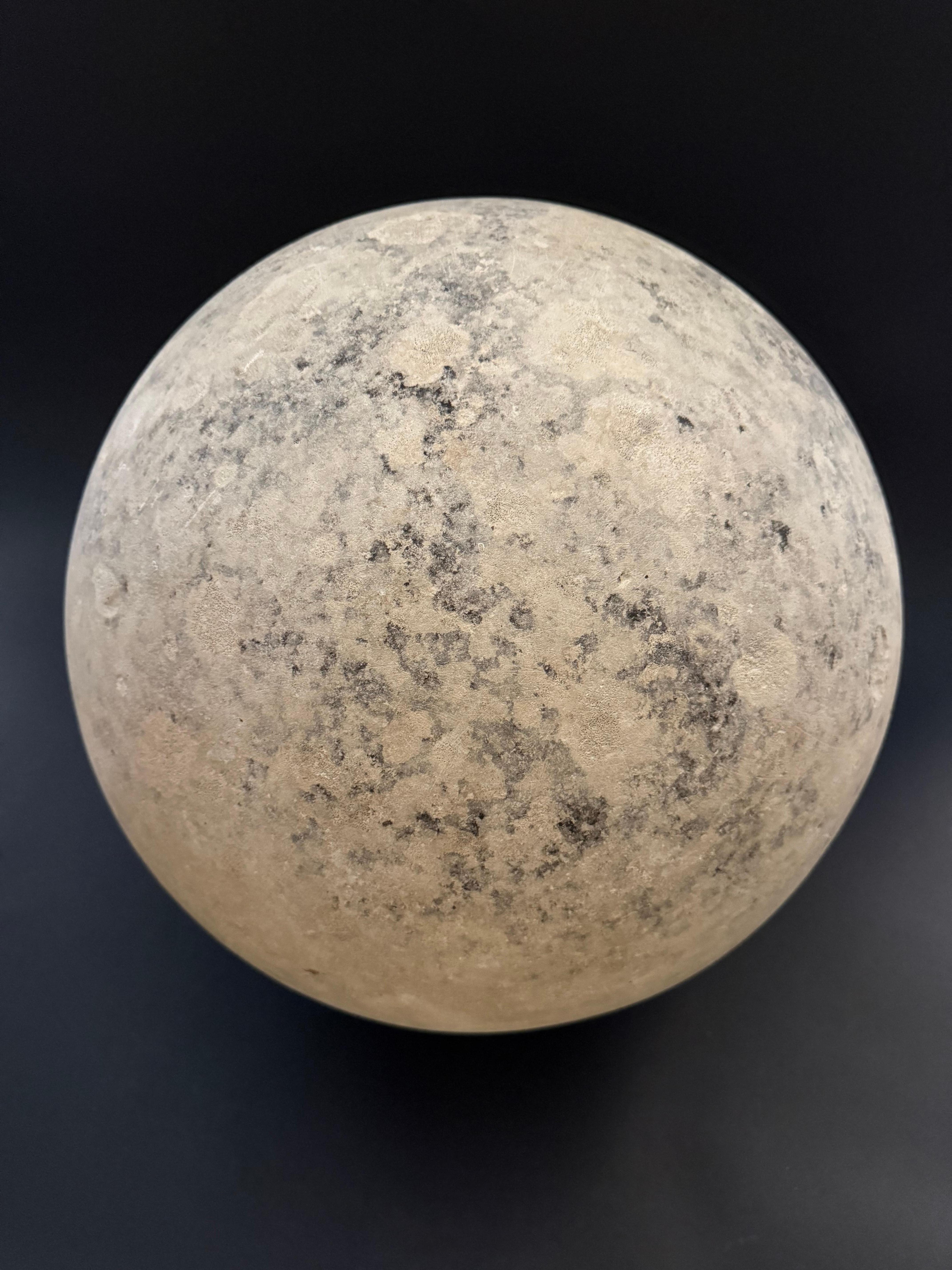 Sandstone sphere - Apulia 17th century For Sale 4