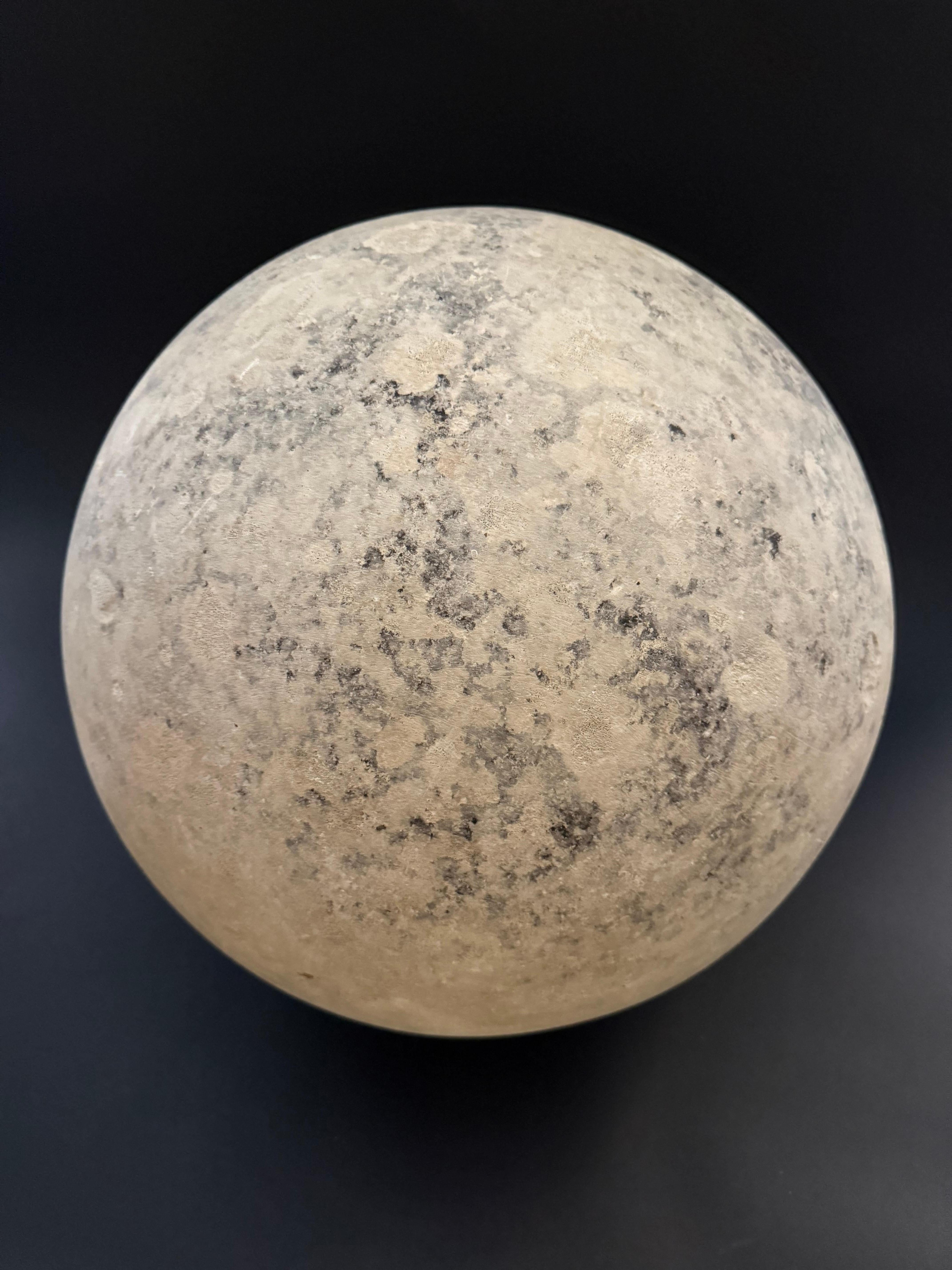 Sandstone sphere - Apulia 17th century For Sale 5