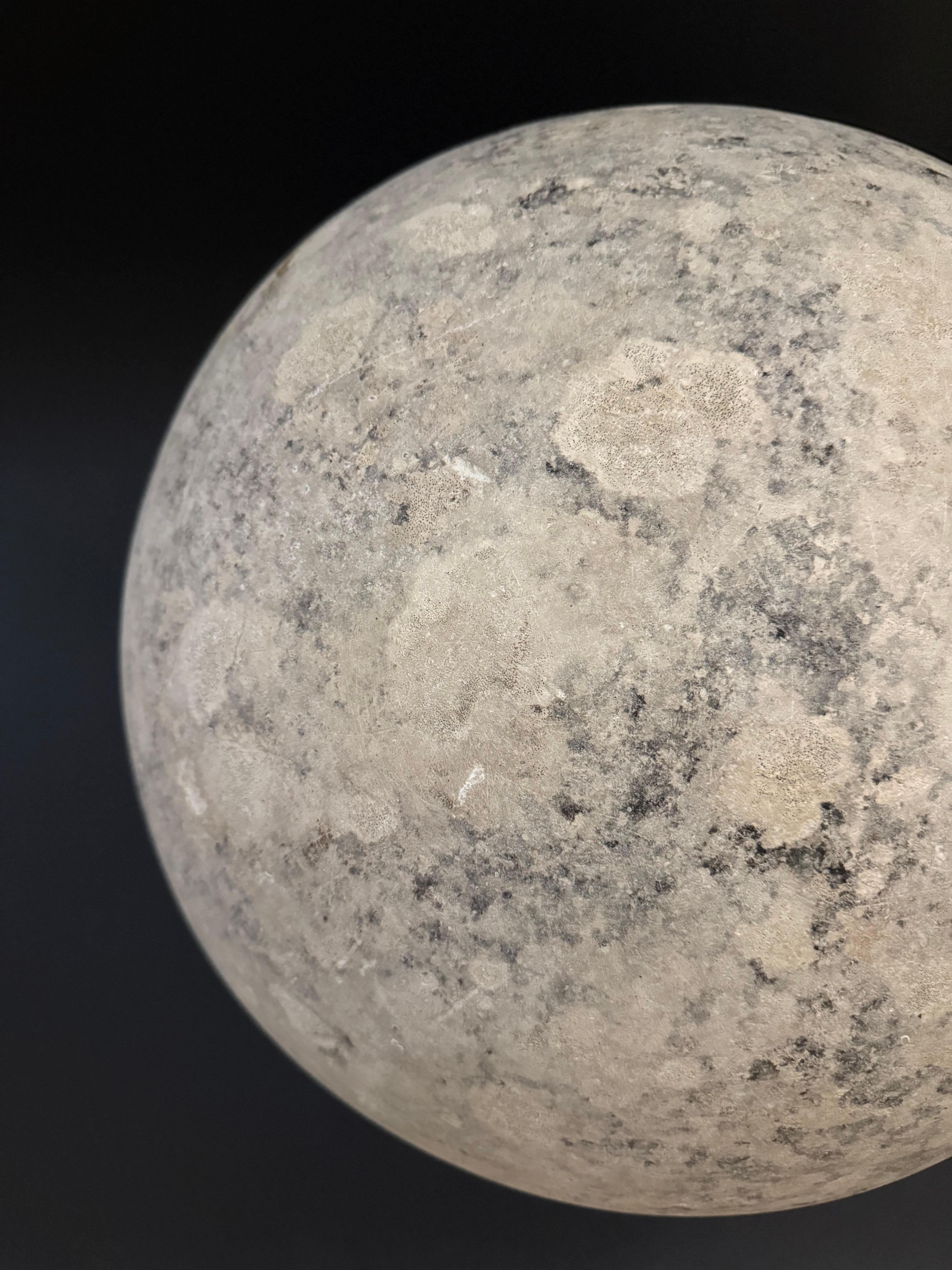 Sandstone sphere - Apulia 17th century In Good Condition For Sale In Fidenza, IT