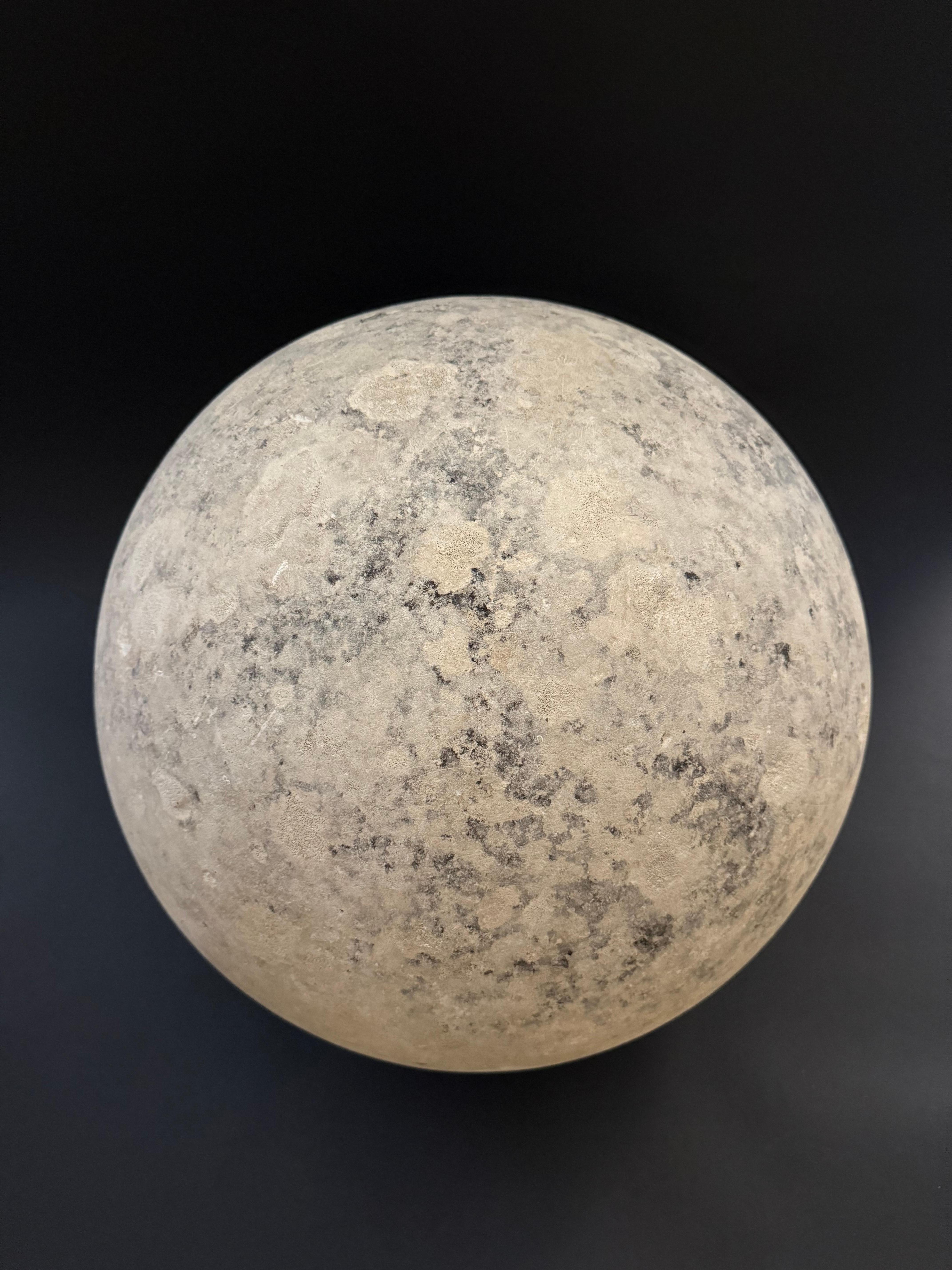 Sandstone sphere - Apulia 17th century For Sale 2