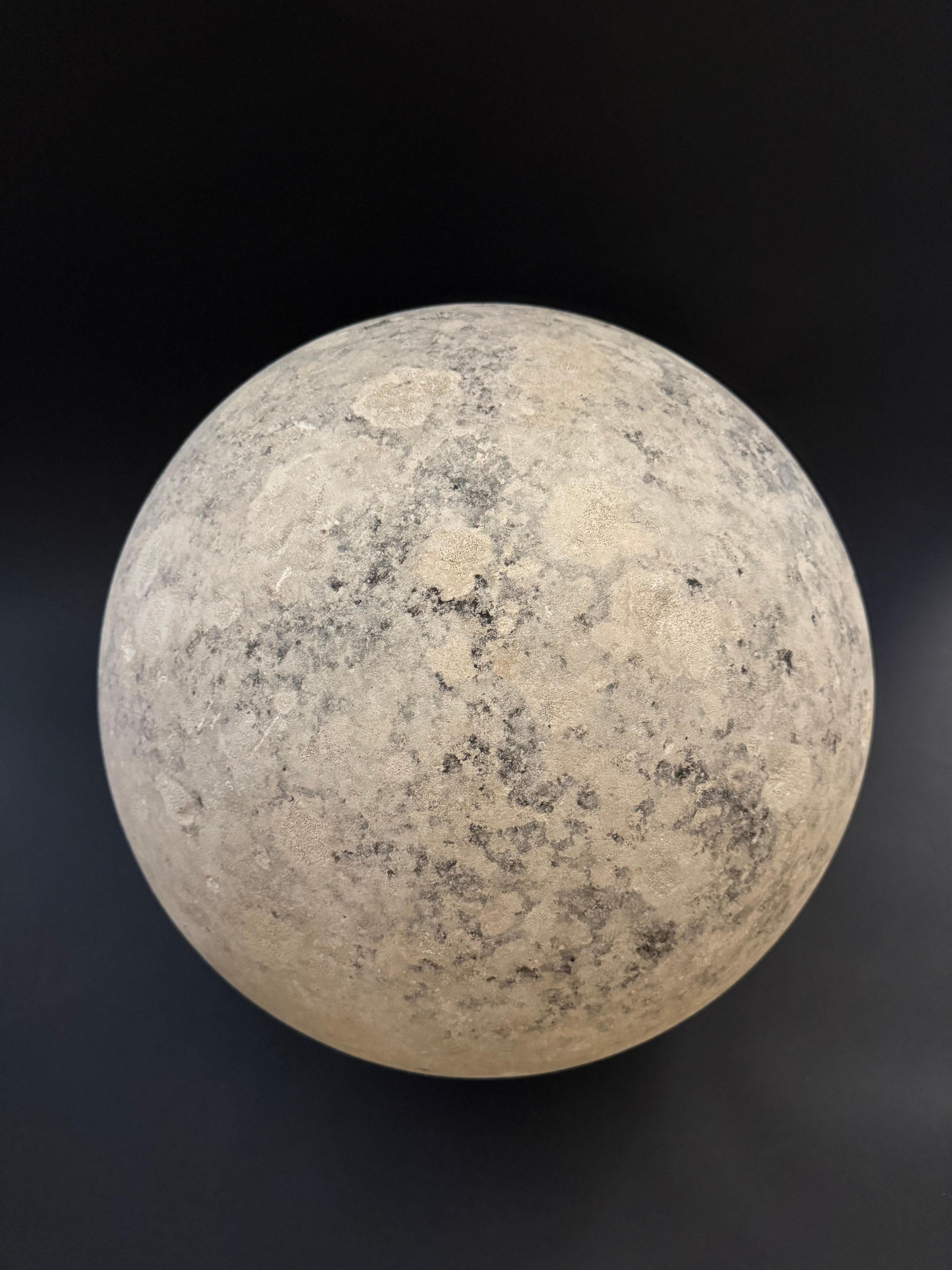 Sandstone sphere - Apulia 17th century For Sale 3