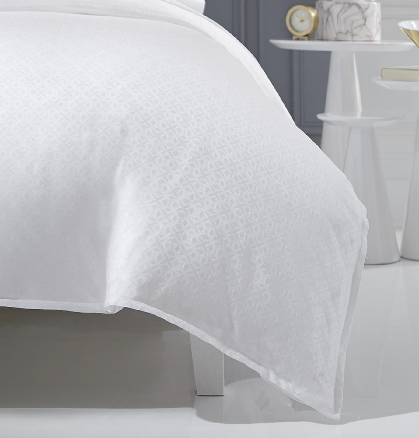 Sferra Giza 45 Quatrefoil collection cotton sateen jacquard duvet cover, white, Italy .
The Giza 45 collections are widely recognized as the finest bedding sheets in the world, weaving together the rarest of Egyptian Giza 45 cottons. This highly