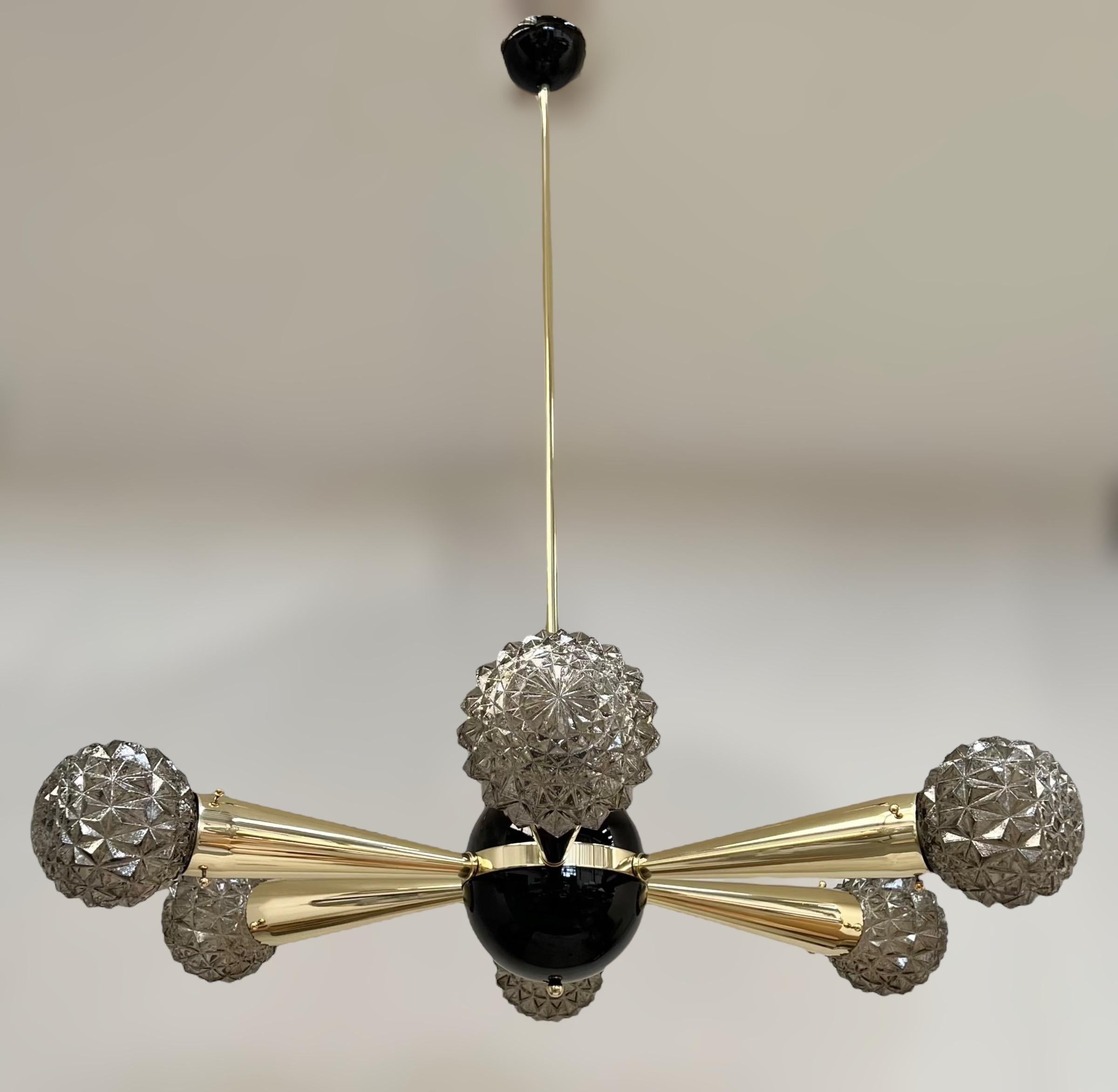 Italian chandelier with smoky faceted Murano glass shades, mounted on polished brass frame with black enameled center and ceiling canopy / Designed by Fabio Bergomi for Fabio Ltd / Made in Italy
6 lights / E12 or E14 type / max 40W each
Measures: