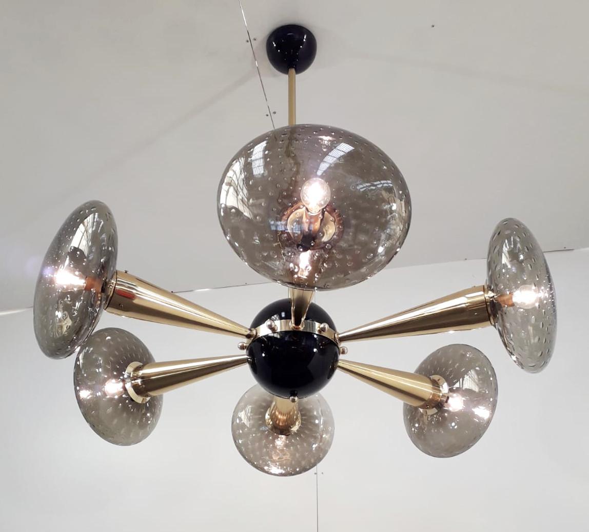 Italian chandelier with smoky Murano glass shades hand blown with bubbles inside the glass using Bollicine technique, mounted on polished brass frame with black enameled center and ceiling canopy / Designed by Fabio Bergomi for Fabio Ltd / made in