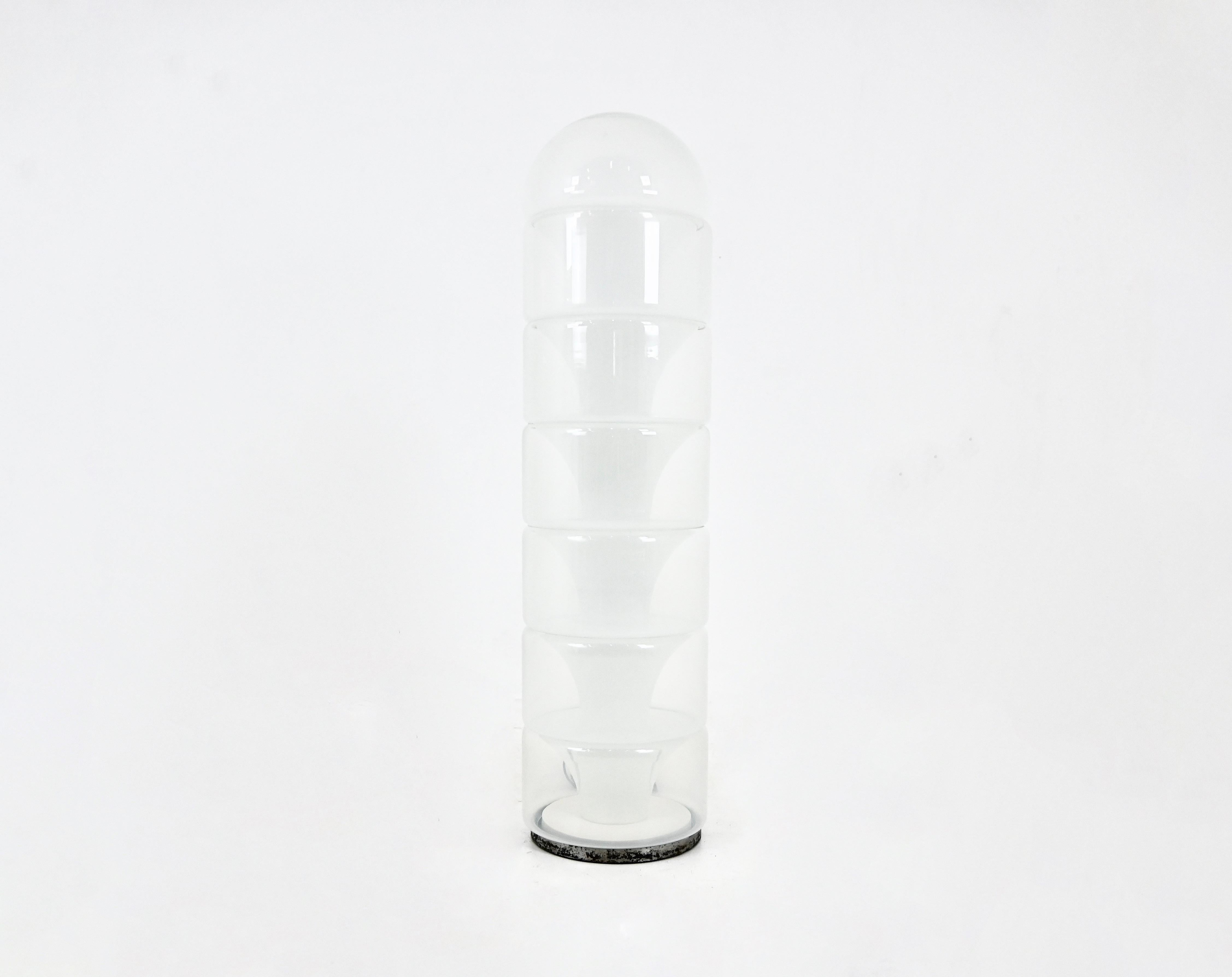 Floor lamp in glass composed of 7 elements superimposed. Model: Sfumato LT316 by Carlon Nason. This floor lamp is complete.  A small breach which is on the inner edge of the lamp. Wear due to time and age. 
FOR SHIPPING, REQUEST US FOR RECEIVE THE