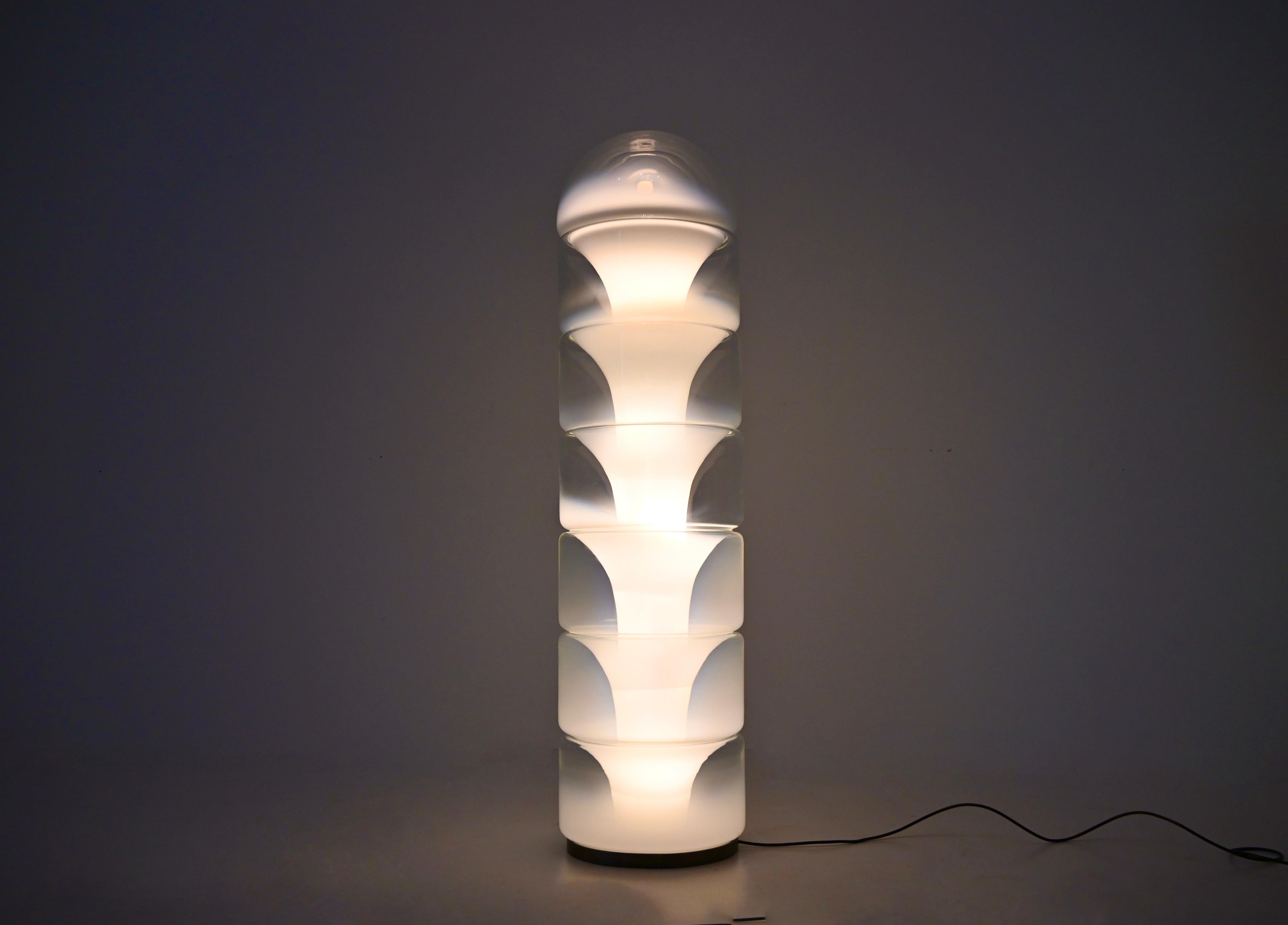 Sfumato LT316 Stehleuchte aus Muranoglas von Carlo Nason für Mazzega, 1970er Jahre (Ende des 20. Jahrhunderts) im Angebot