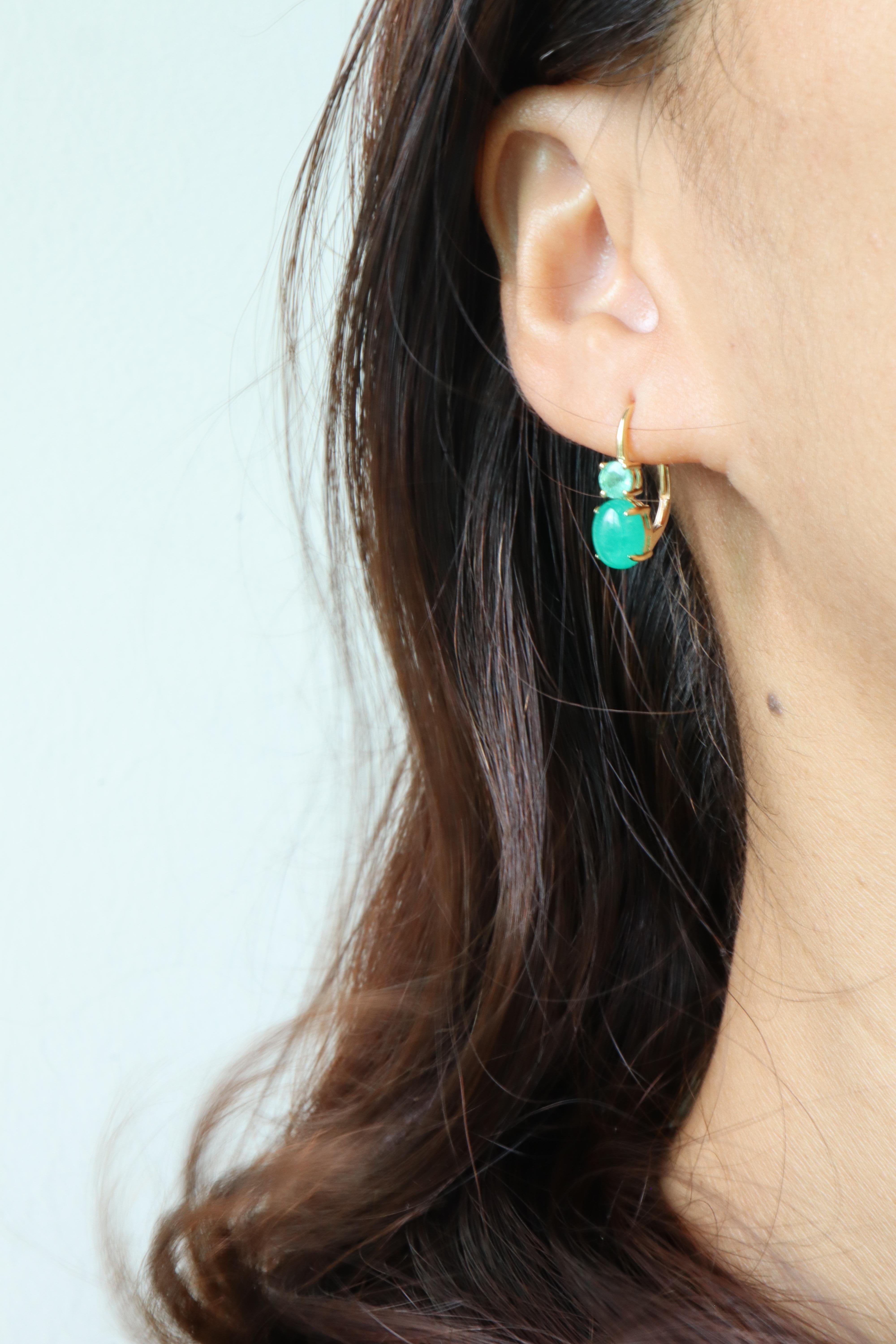 SGA Natürlicher kolumbianischer Smaragd Hebelohrringe aus 18 Karat Gold (Ovalschliff) im Angebot