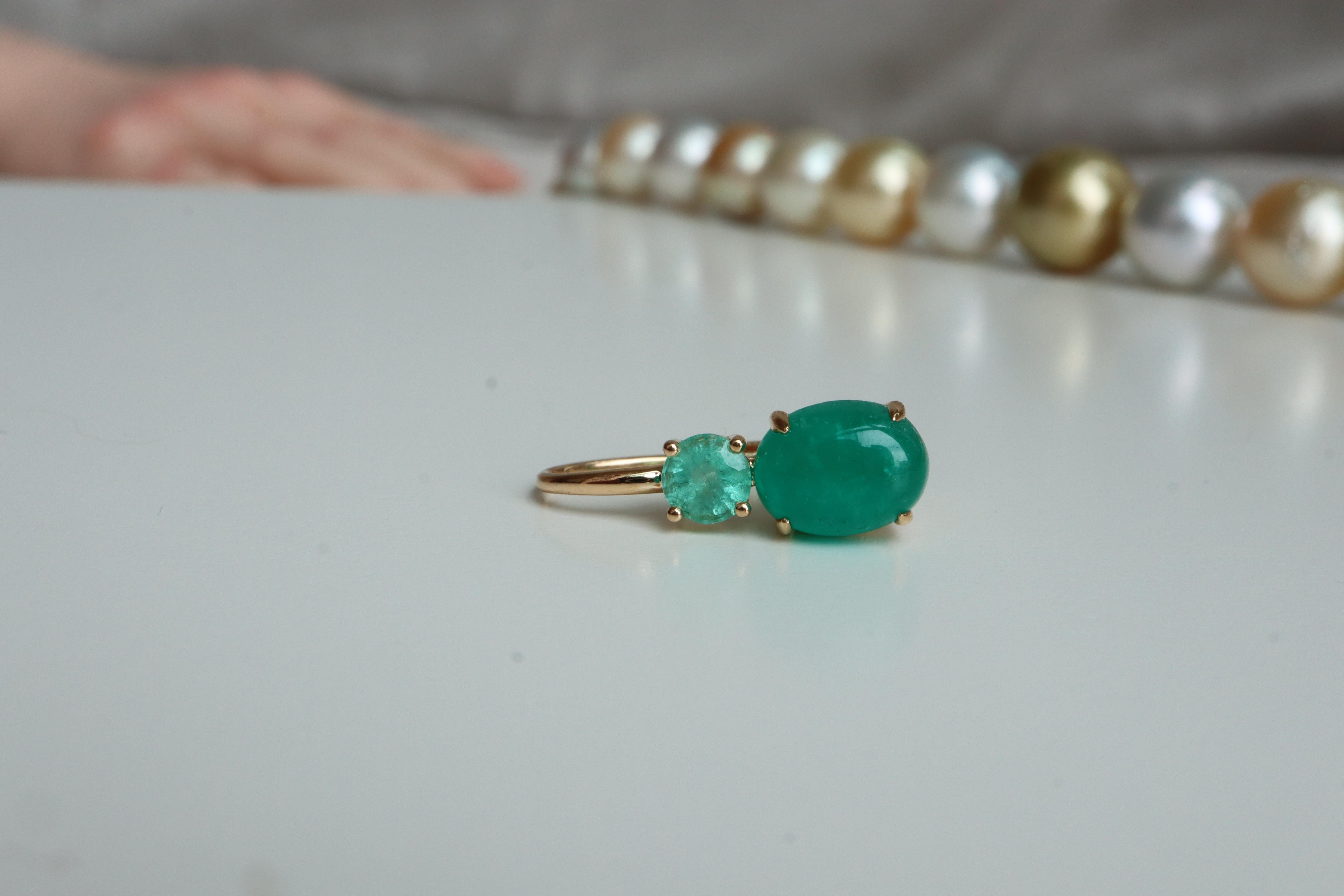 SGA Natürlicher kolumbianischer Smaragd Hebelohrringe aus 18 Karat Gold Damen im Angebot