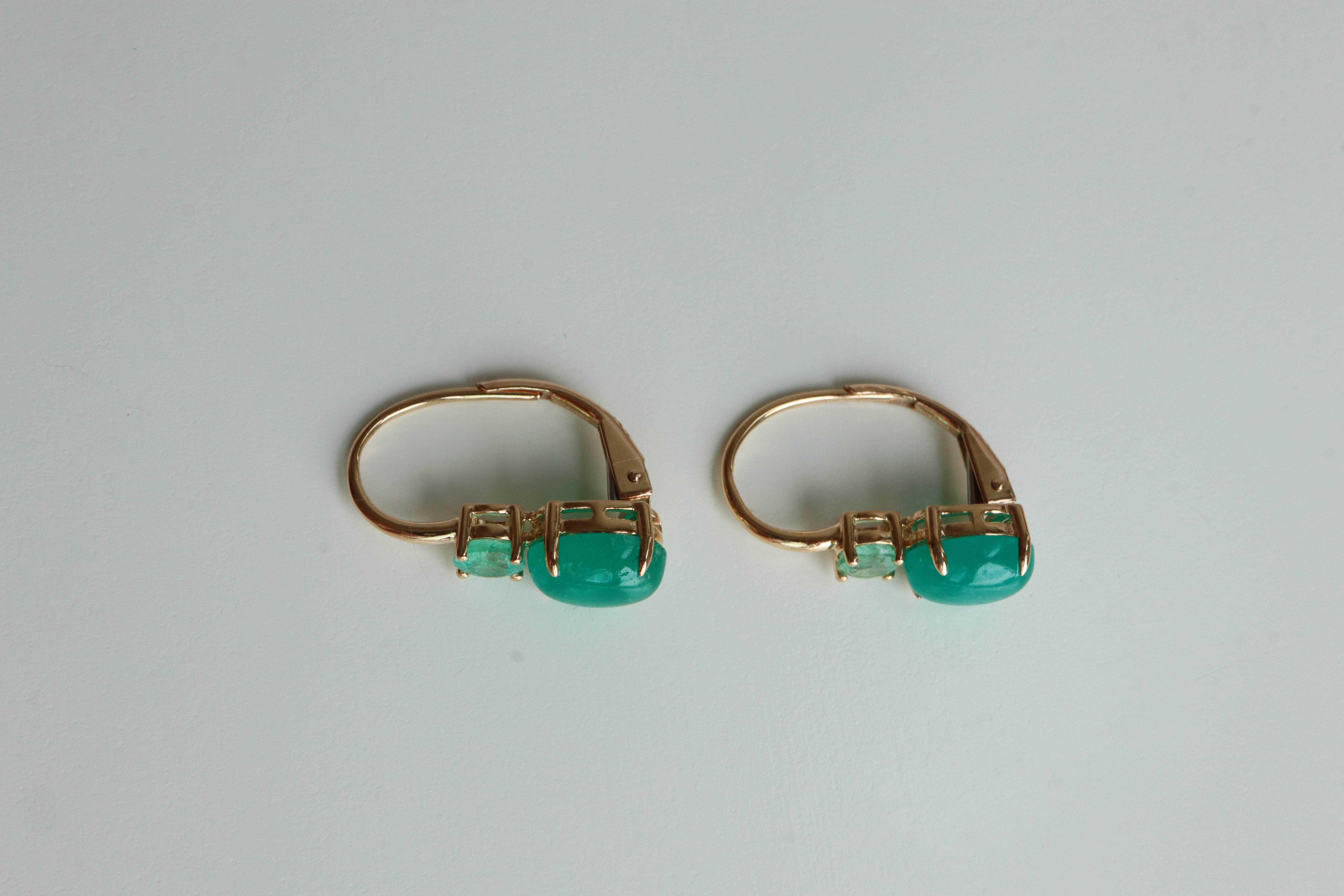 SGA Natürlicher kolumbianischer Smaragd Hebelohrringe aus 18 Karat Gold im Angebot 2