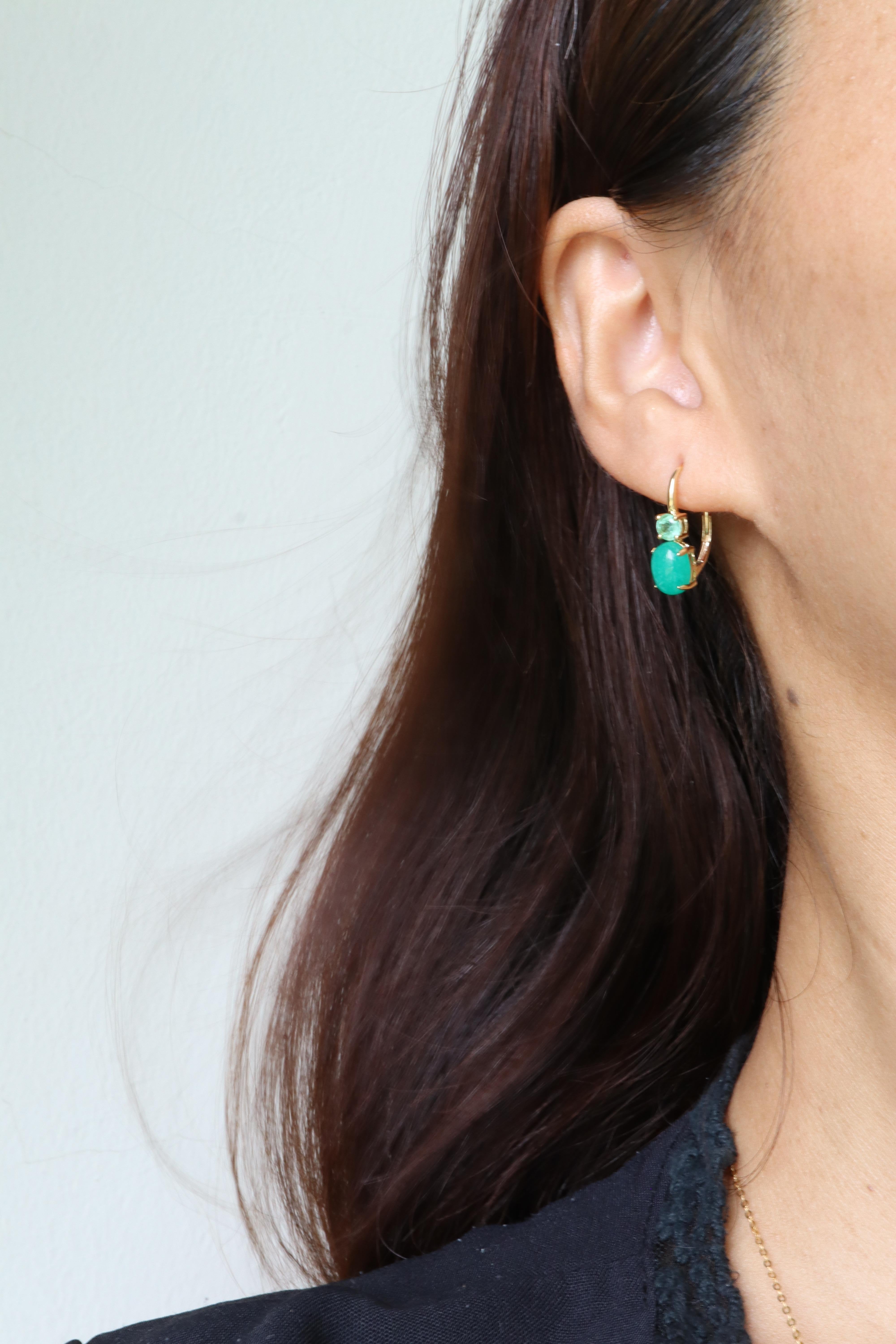 SGA Natürlicher kolumbianischer Smaragd Hebelohrringe aus 18 Karat Gold im Angebot 3