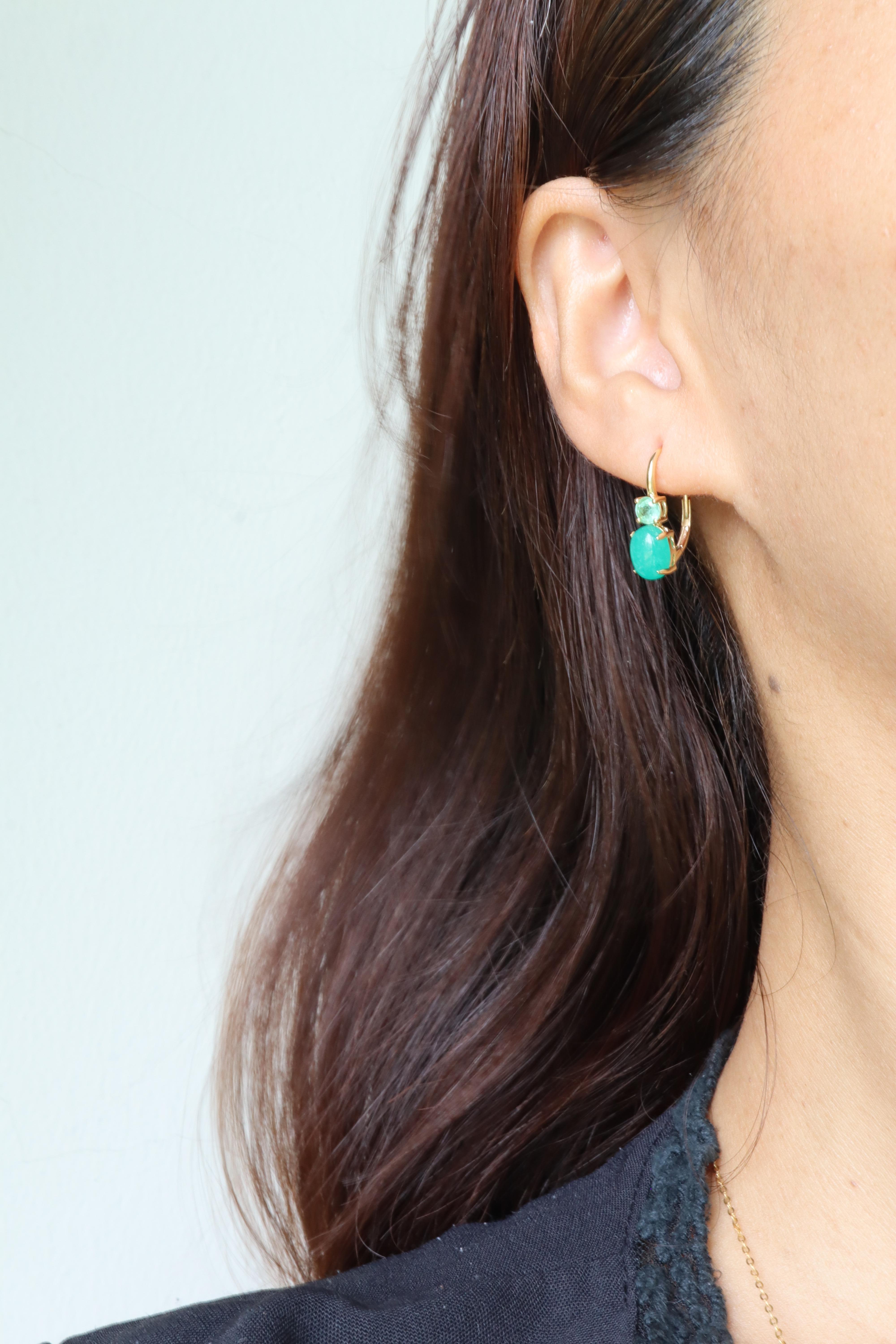 SGA Natürlicher kolumbianischer Smaragd Hebelohrringe aus 18 Karat Gold im Angebot 4