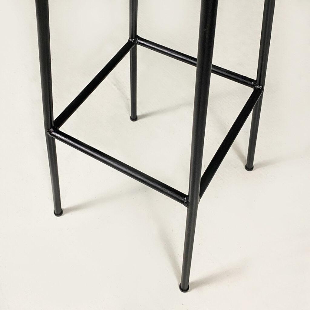Tall matte black metal stools with colored seats, 1960s In Good Condition For Sale In MIlano, IT