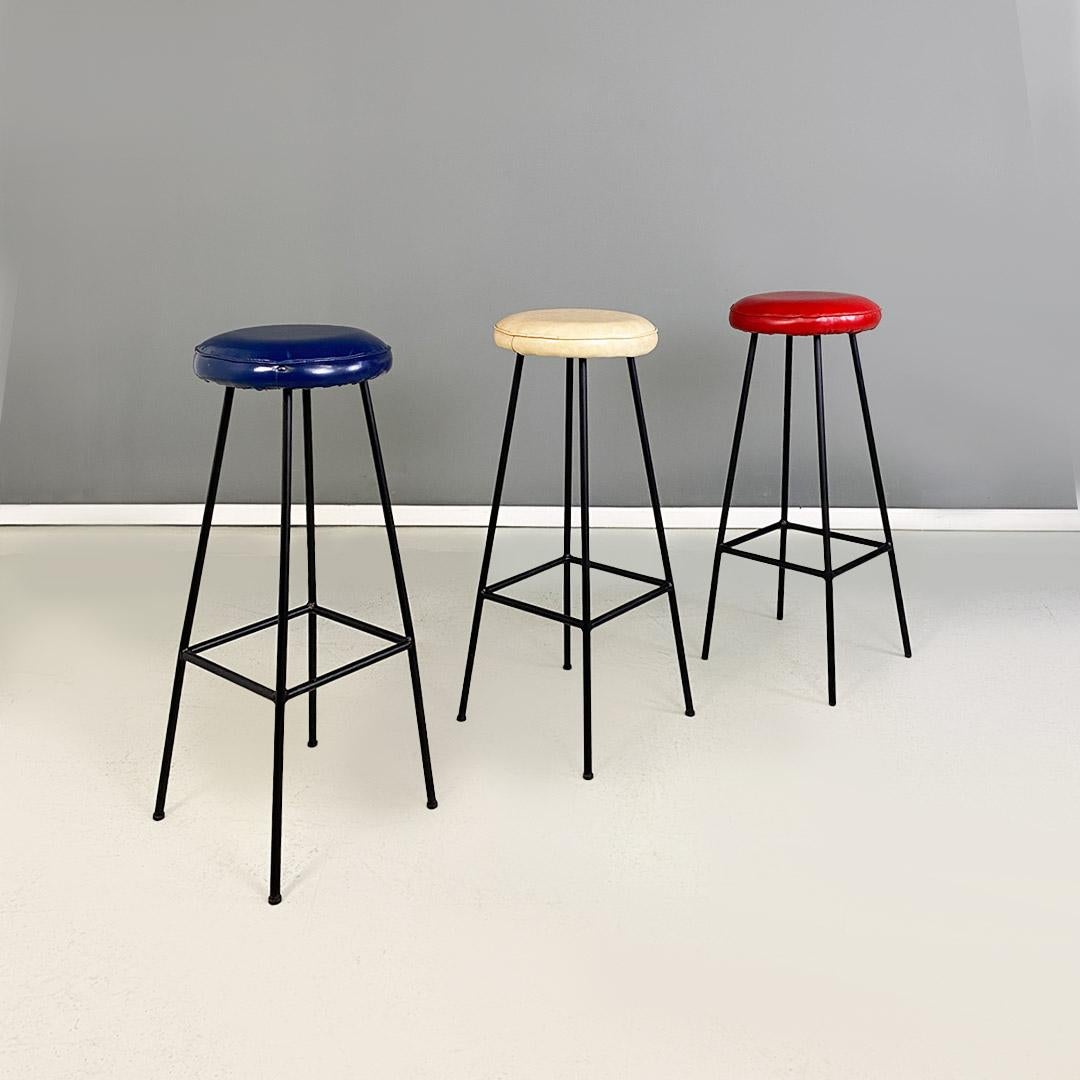 Metal Tall matte black metal stools with colored seats, 1960s For Sale