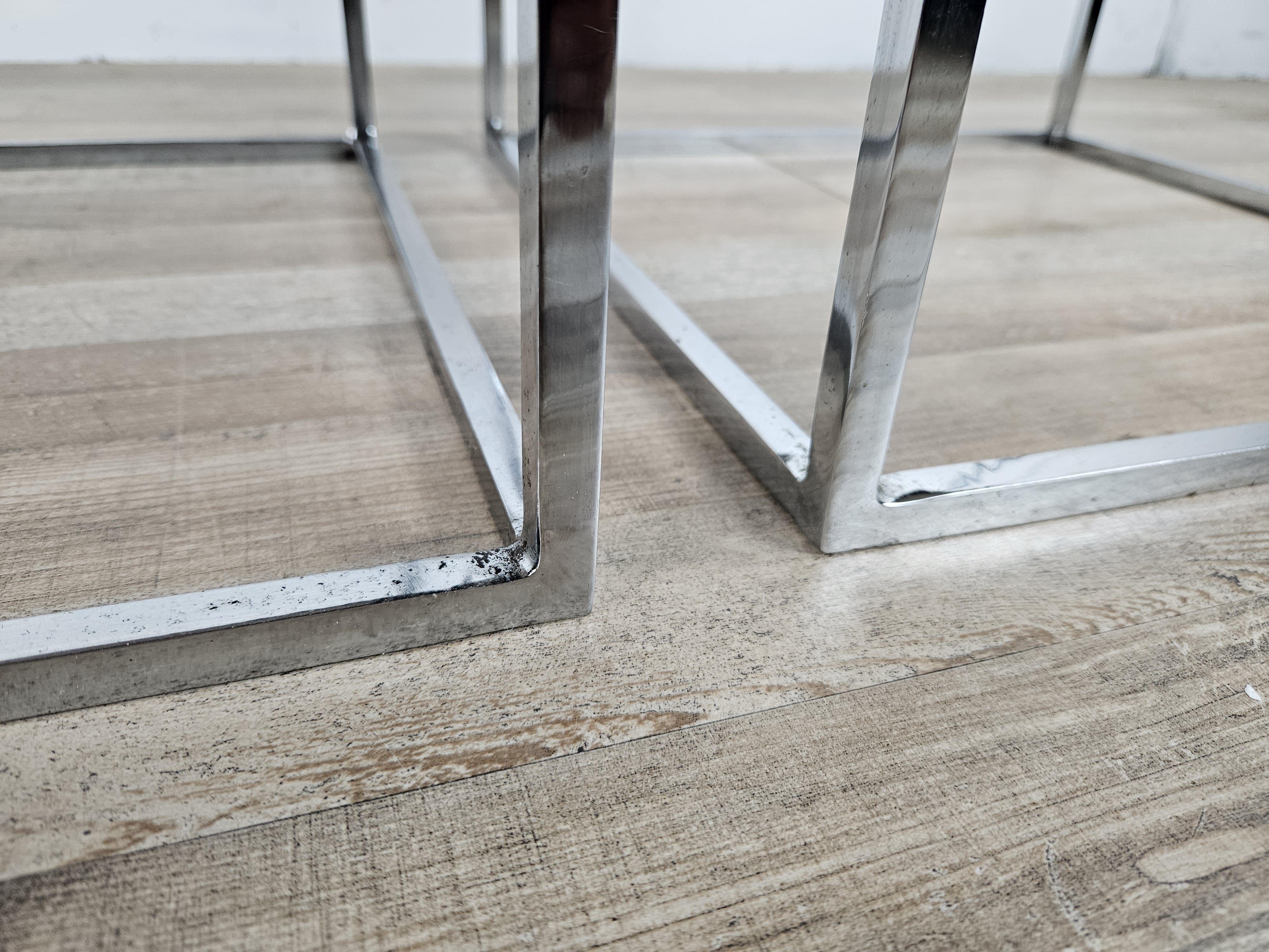Tabourets des années 1970 en métal chromé et assise en fourrure noire en vente 1