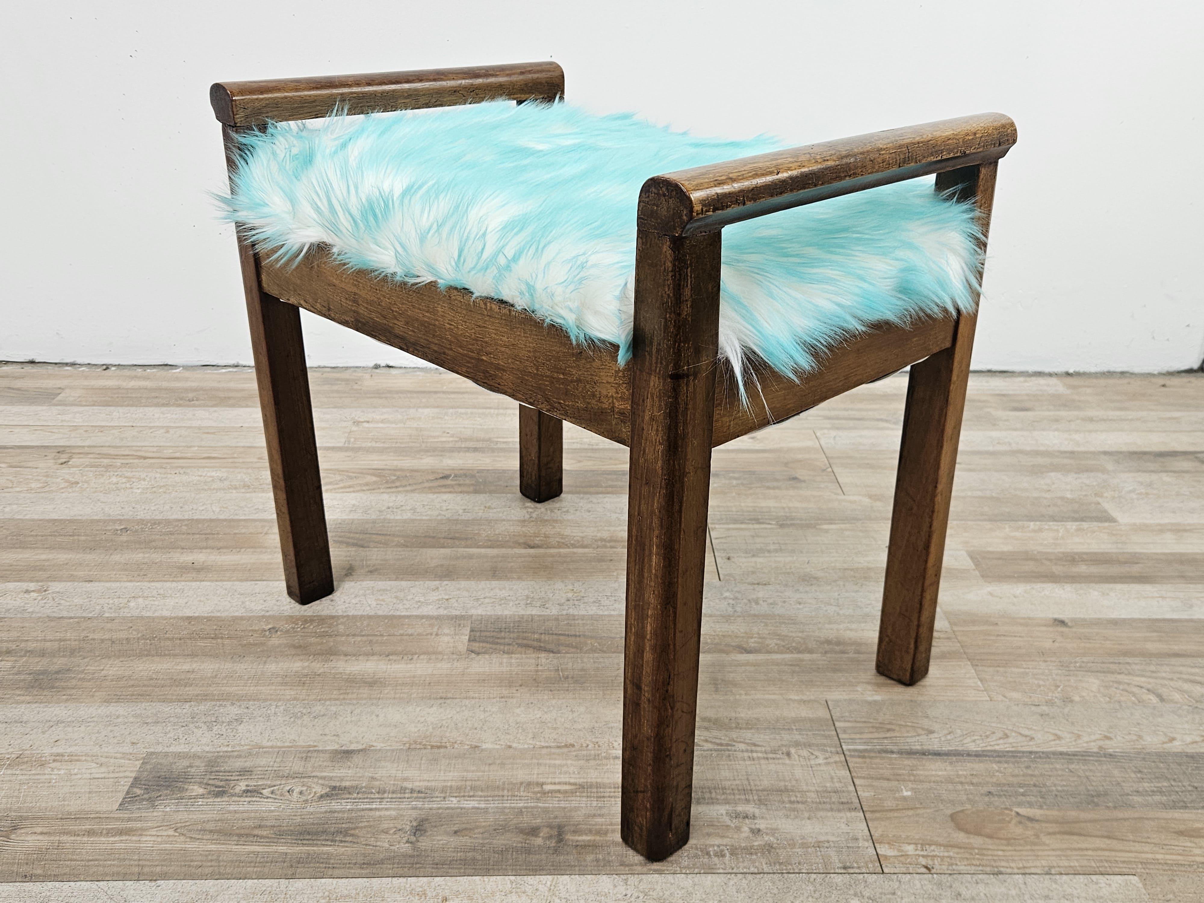 Italian Tabouret Art Déco en noyer tapissé 20ème siècle en fourrure en vente
