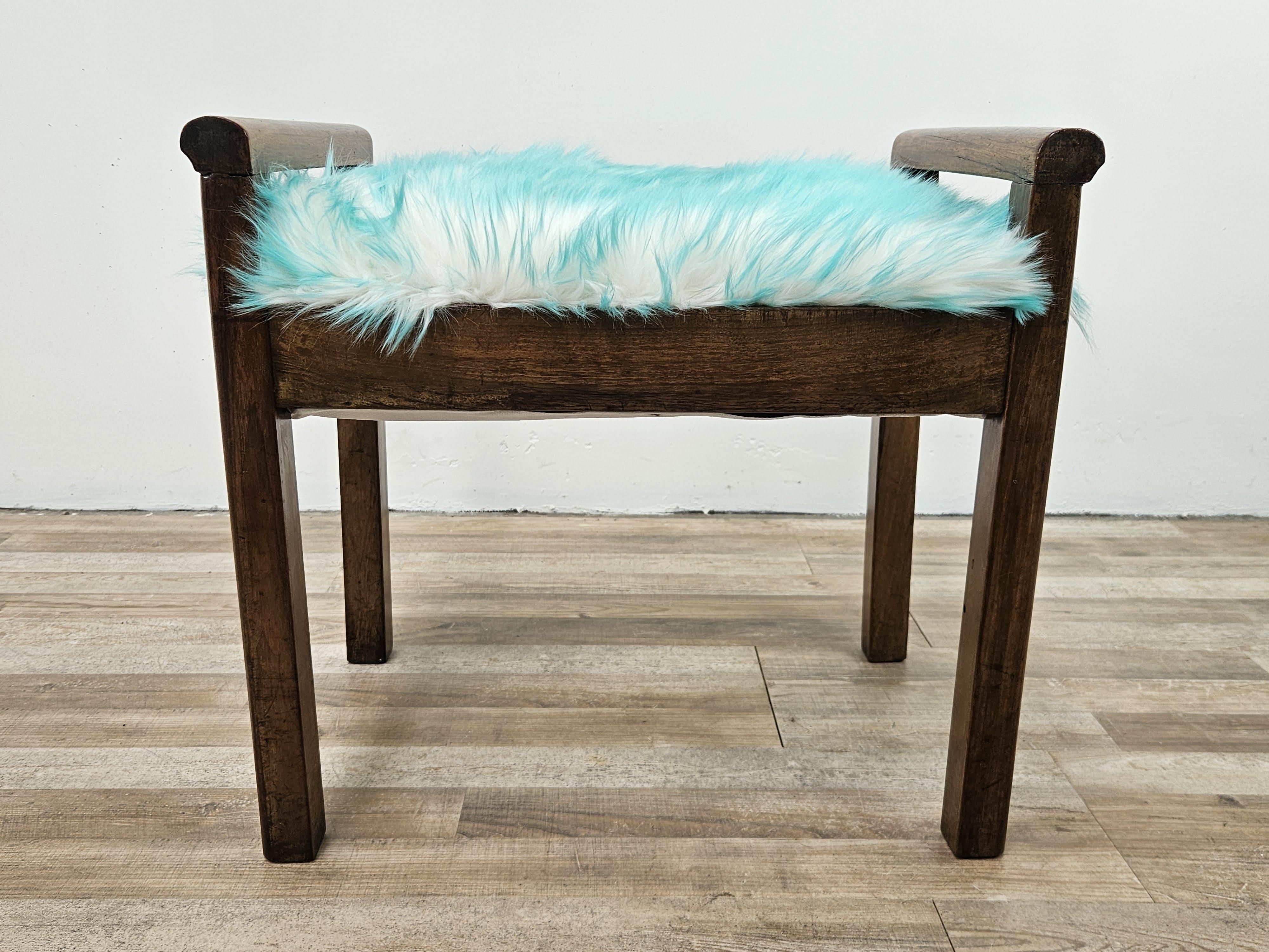 Tabouret Art Déco en noyer tapissé 20ème siècle en fourrure Bon état - En vente à Premariacco, IT