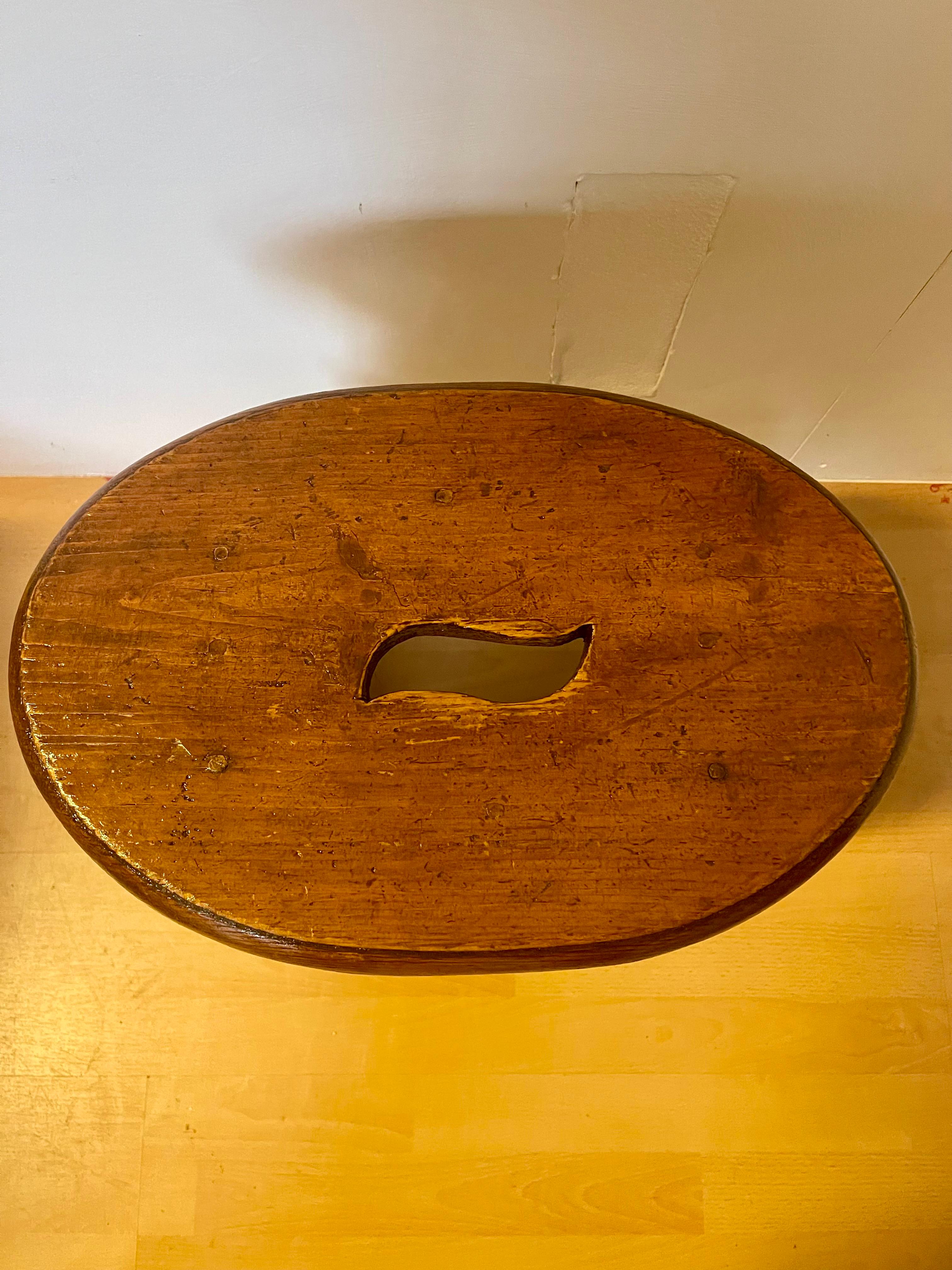Sgabello basso in legno rustico italiano 1930 (20th Century) im Angebot