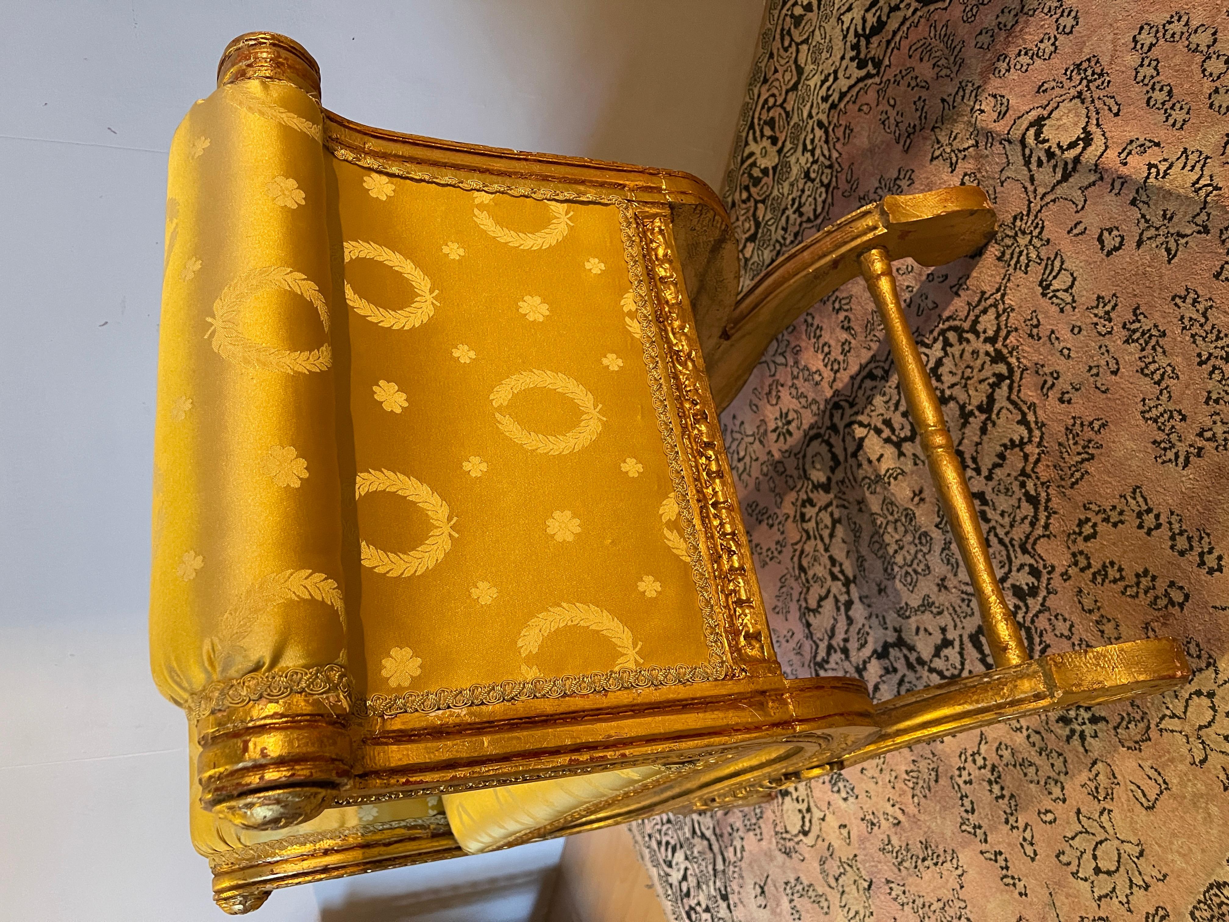 Sgabello classico italiano in legno intagliato e dorato, XX secolo in vendita 7