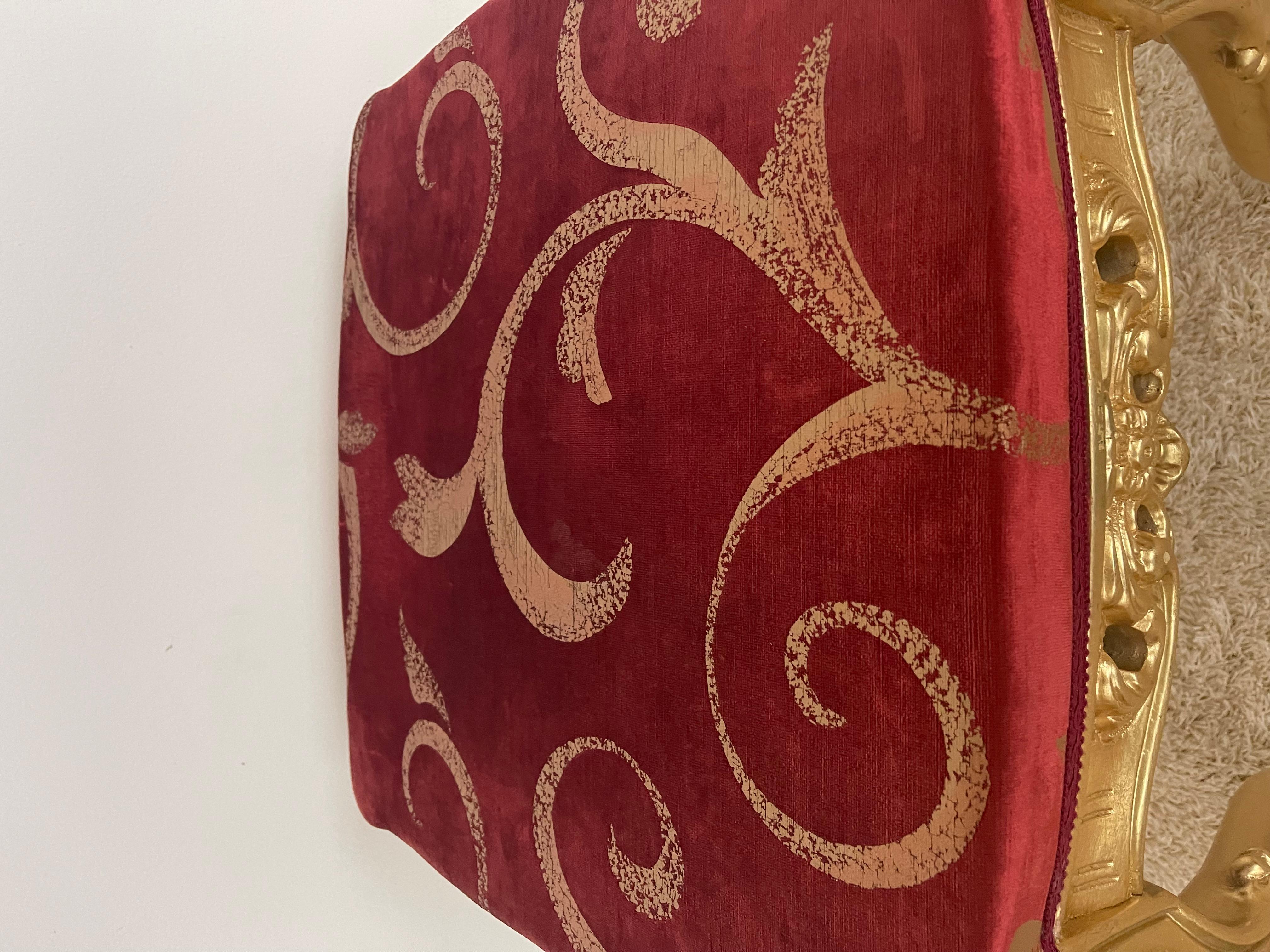 Italian hand-carved dorado wood stool in French 20th century style For Sale 7
