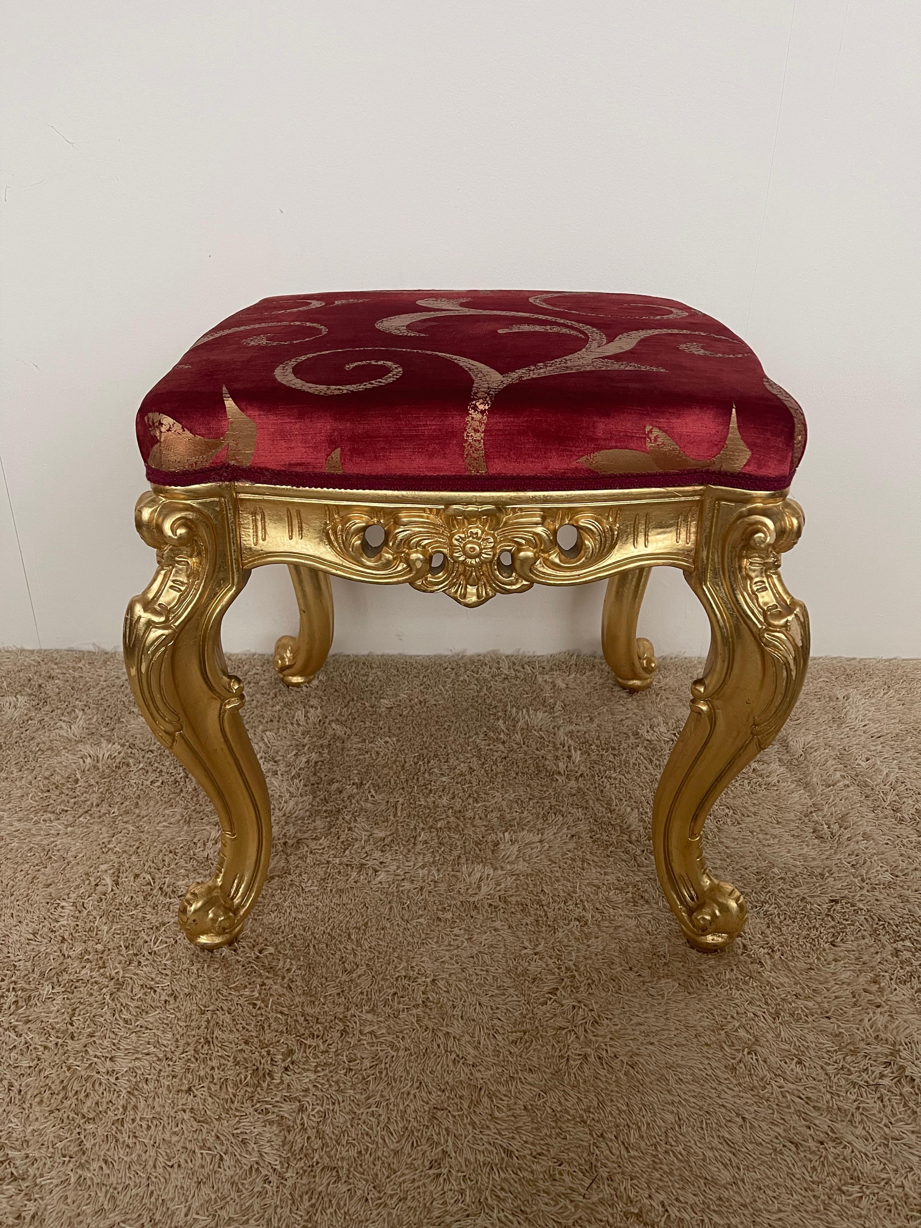 Italian hand-carved dorado wood stool in French style 20th century - Private Collection Domenico Rugiano