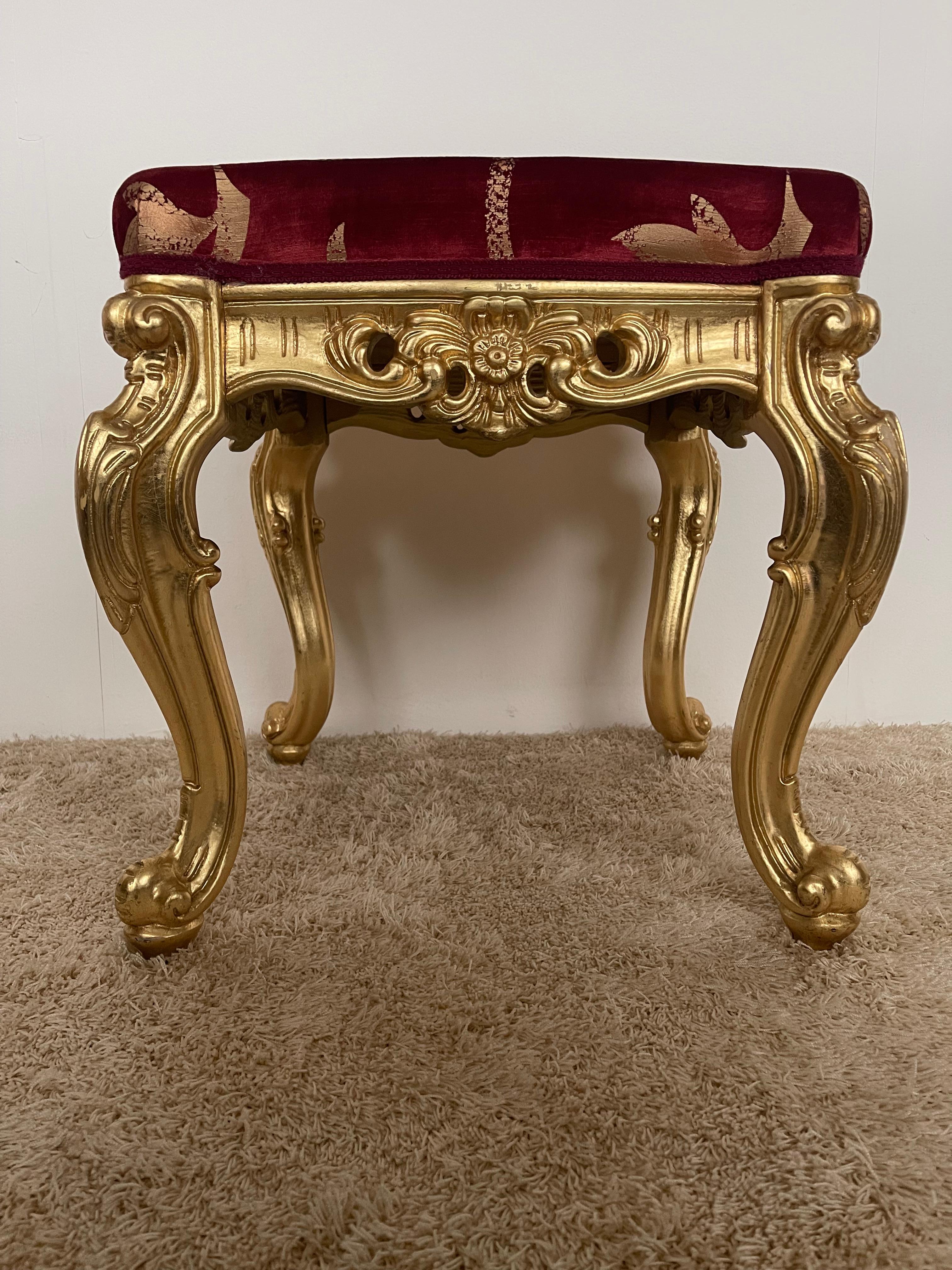 20th Century Italian hand-carved dorado wood stool in French 20th century style For Sale