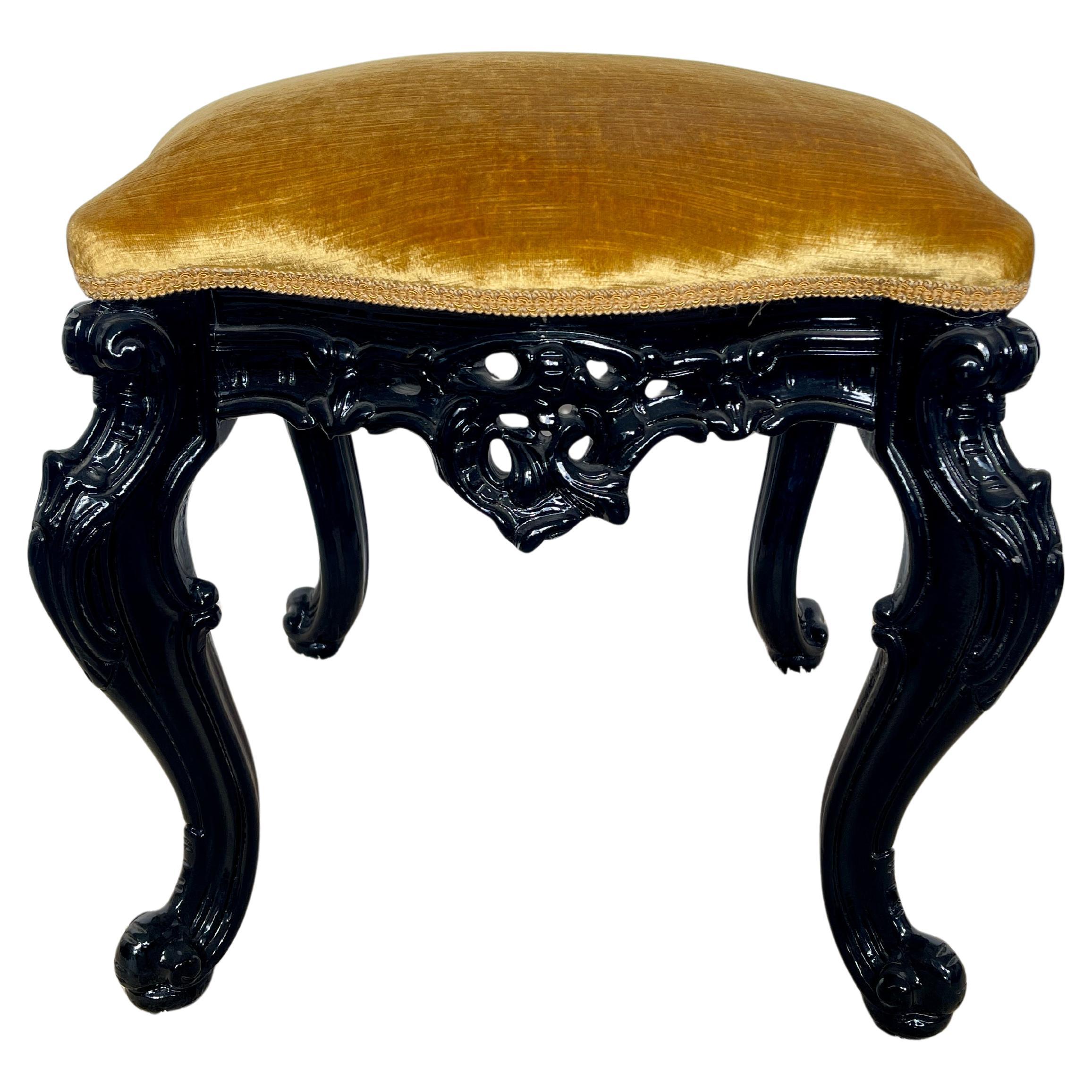 Taburete de madera lacada en negro tallado a mano estilo Luis XV italiano