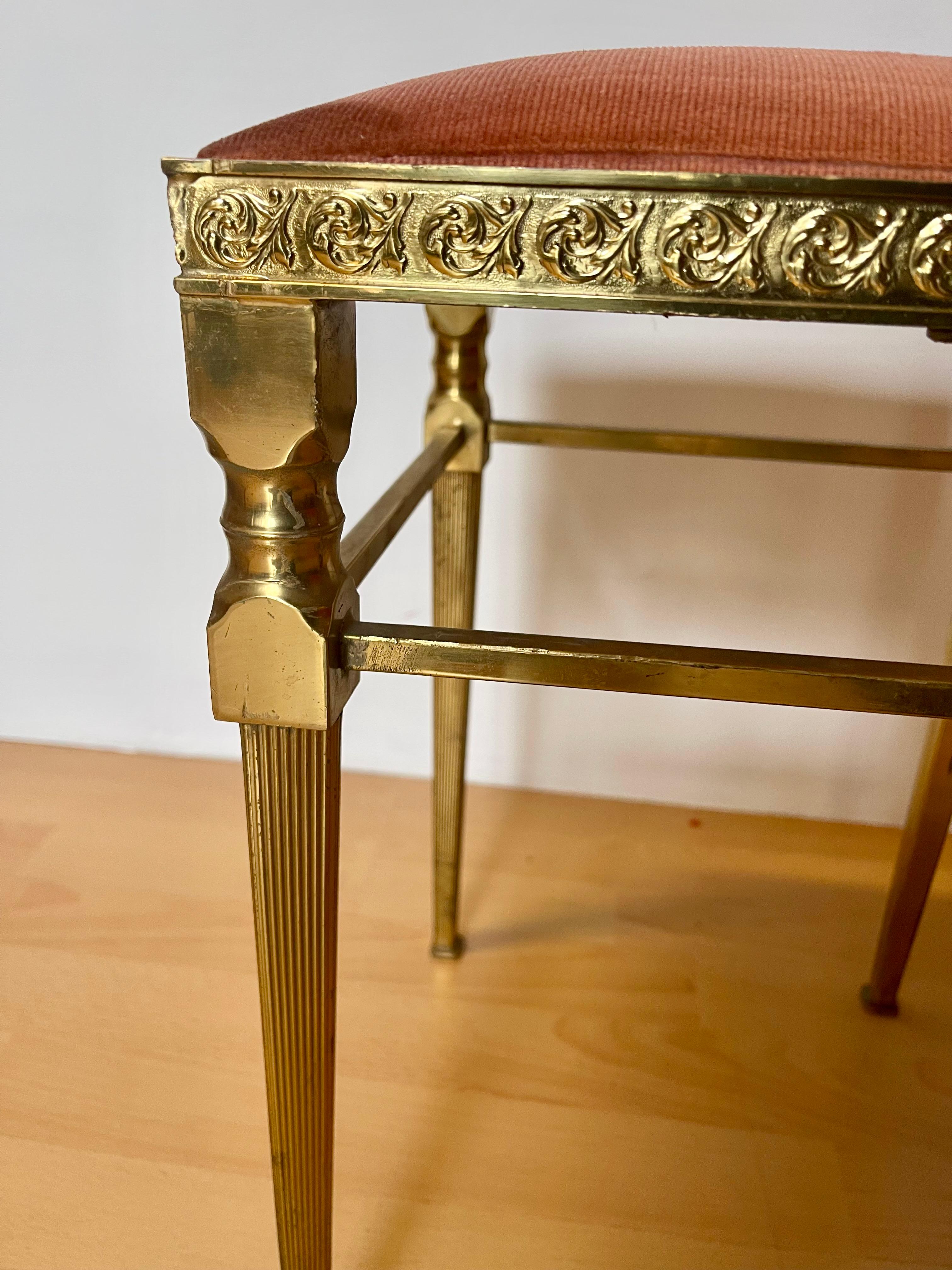 Sgabello italiano in bronzo dorato degli anni '60 in stile lombardo In condizioni buone in vendita a Cantù, IT