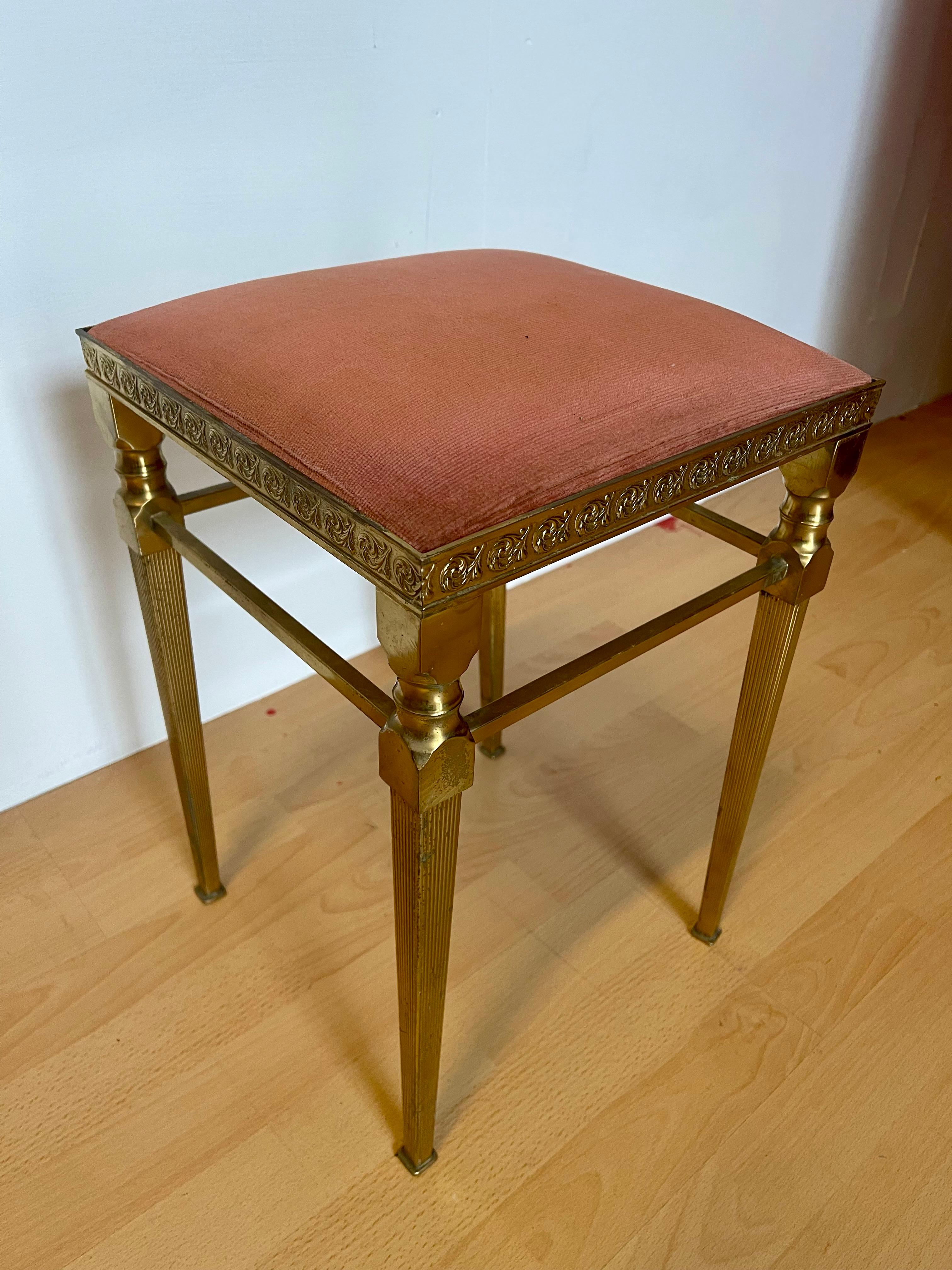 Sgabello italiano in bronzo dorato degli anni '60 in stile lombardo in vendita 1