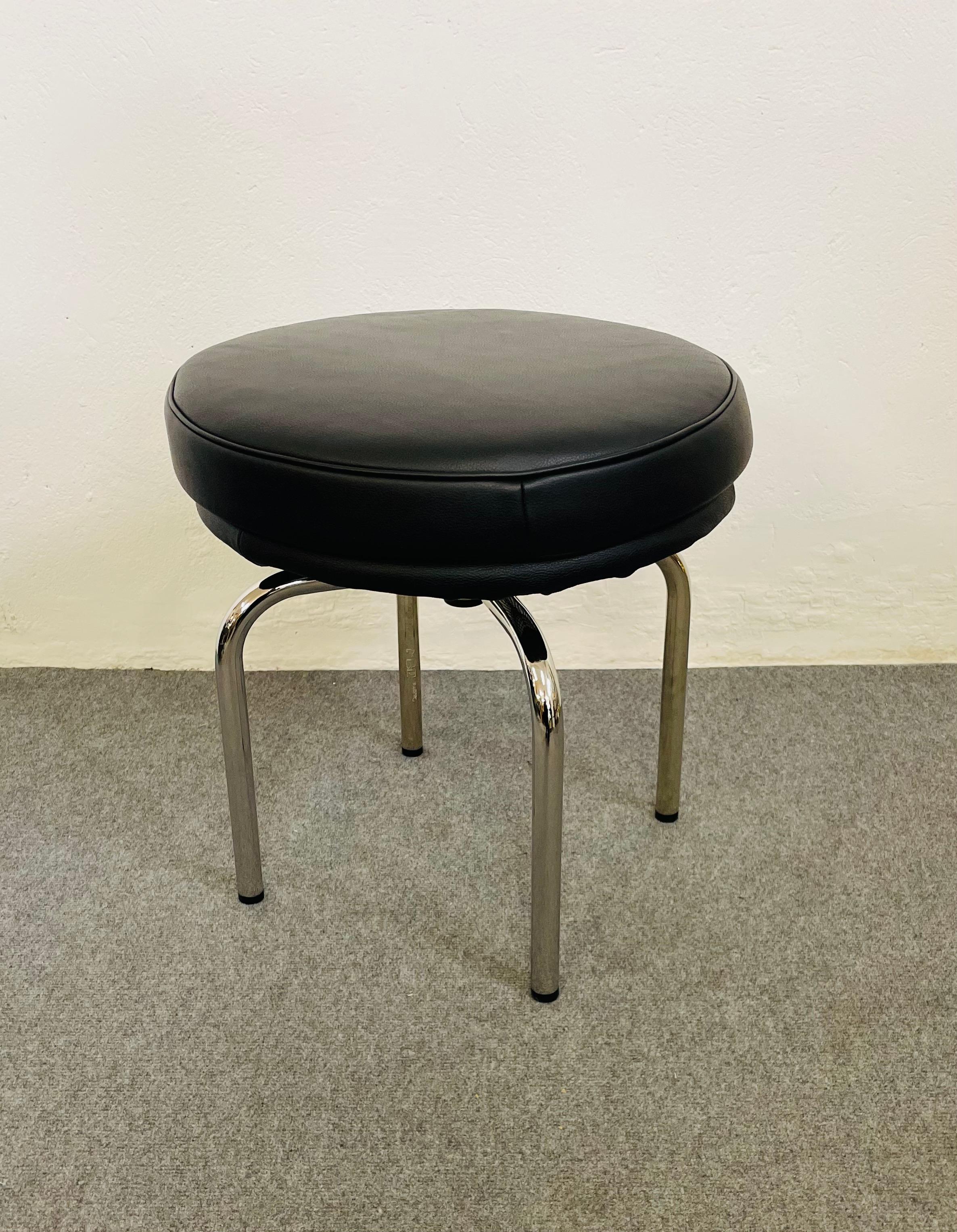 Beautiful stool model LC8, Charlotte Perriand, Le Corbusier and produced by Cassina.
Black leather seat and chrome-plated steel frame.
This stool is in excellent condition as pictured.
Faultless, numbering signature and trademark present inside one