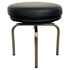 Sgabello modello LC8, Charlotte Perriand, Le Corbusier per Cassina