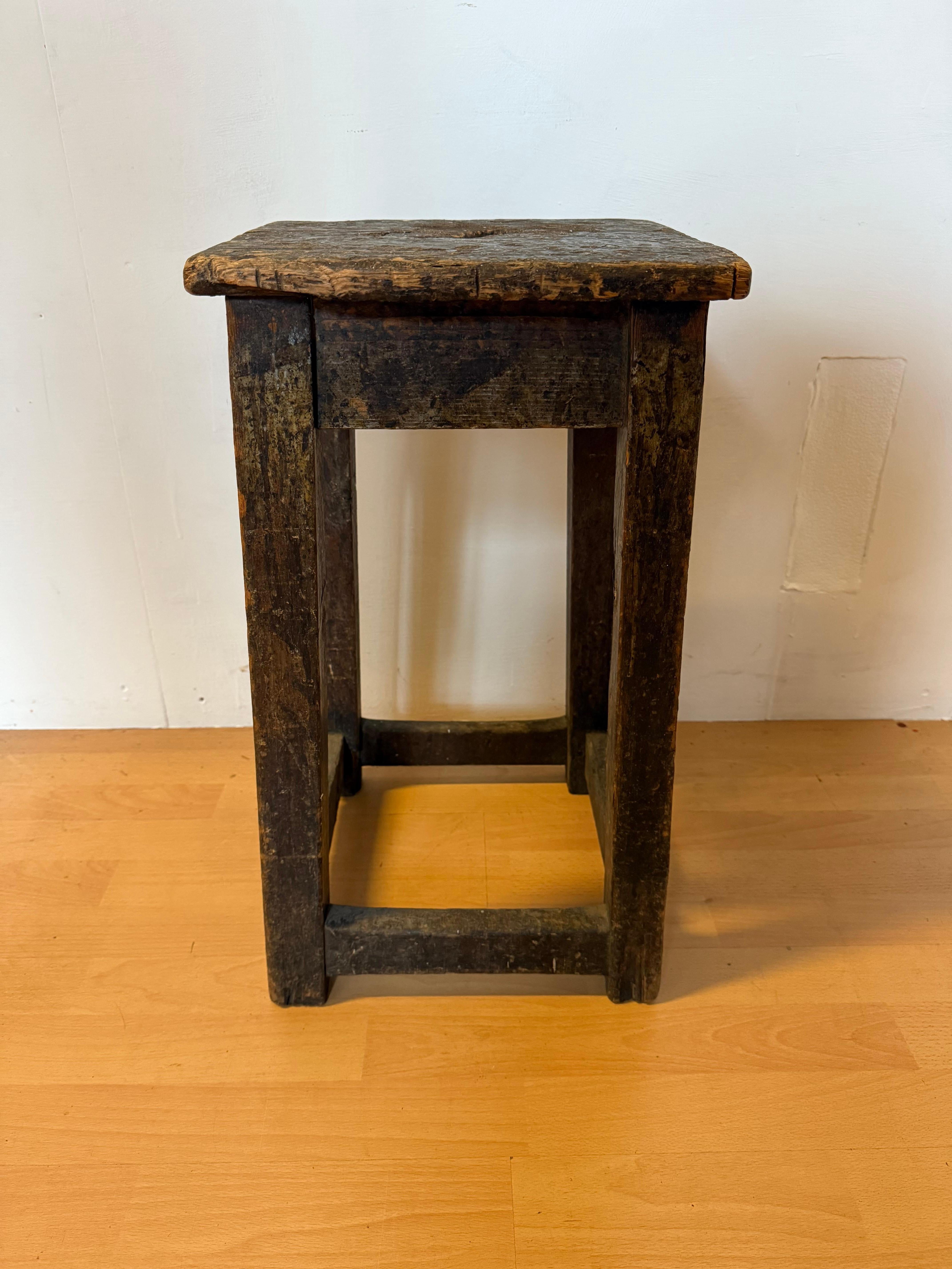 Tabouret en bois naturel 20ème siècle italien 