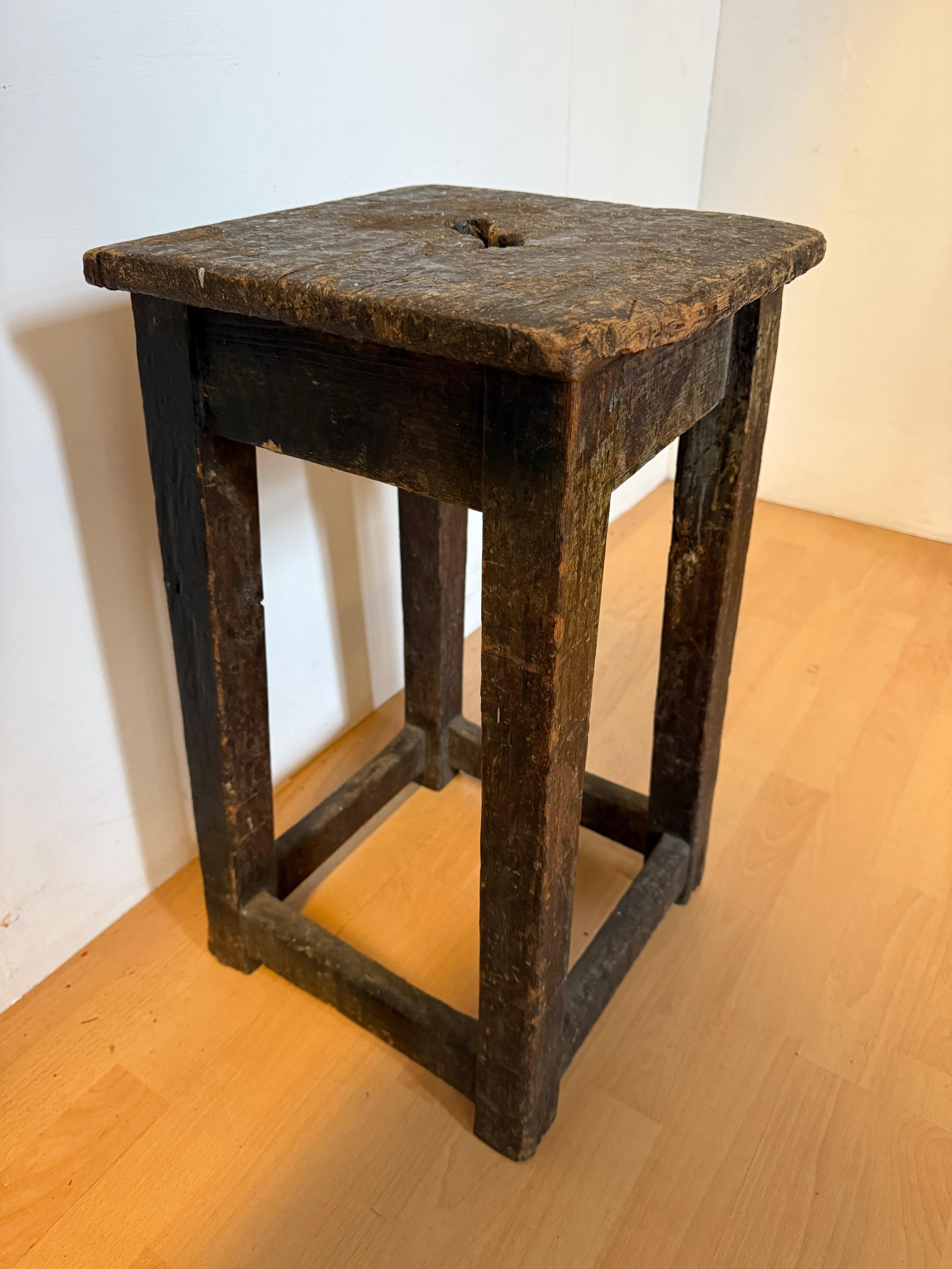 Artisanat Tabouret en bois naturel 20ème siècle italien en vente