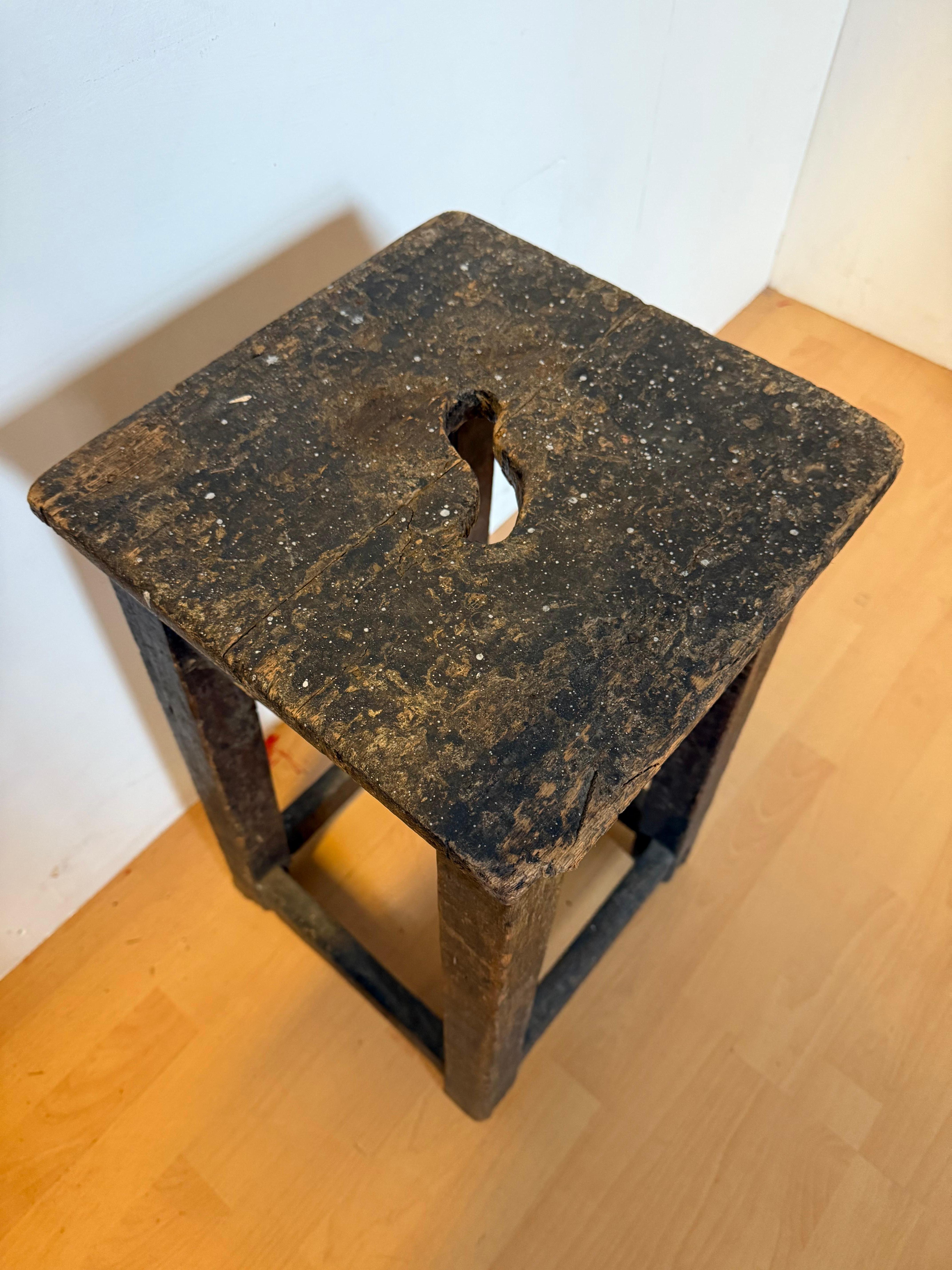 Italian Tabouret en bois naturel 20ème siècle italien en vente