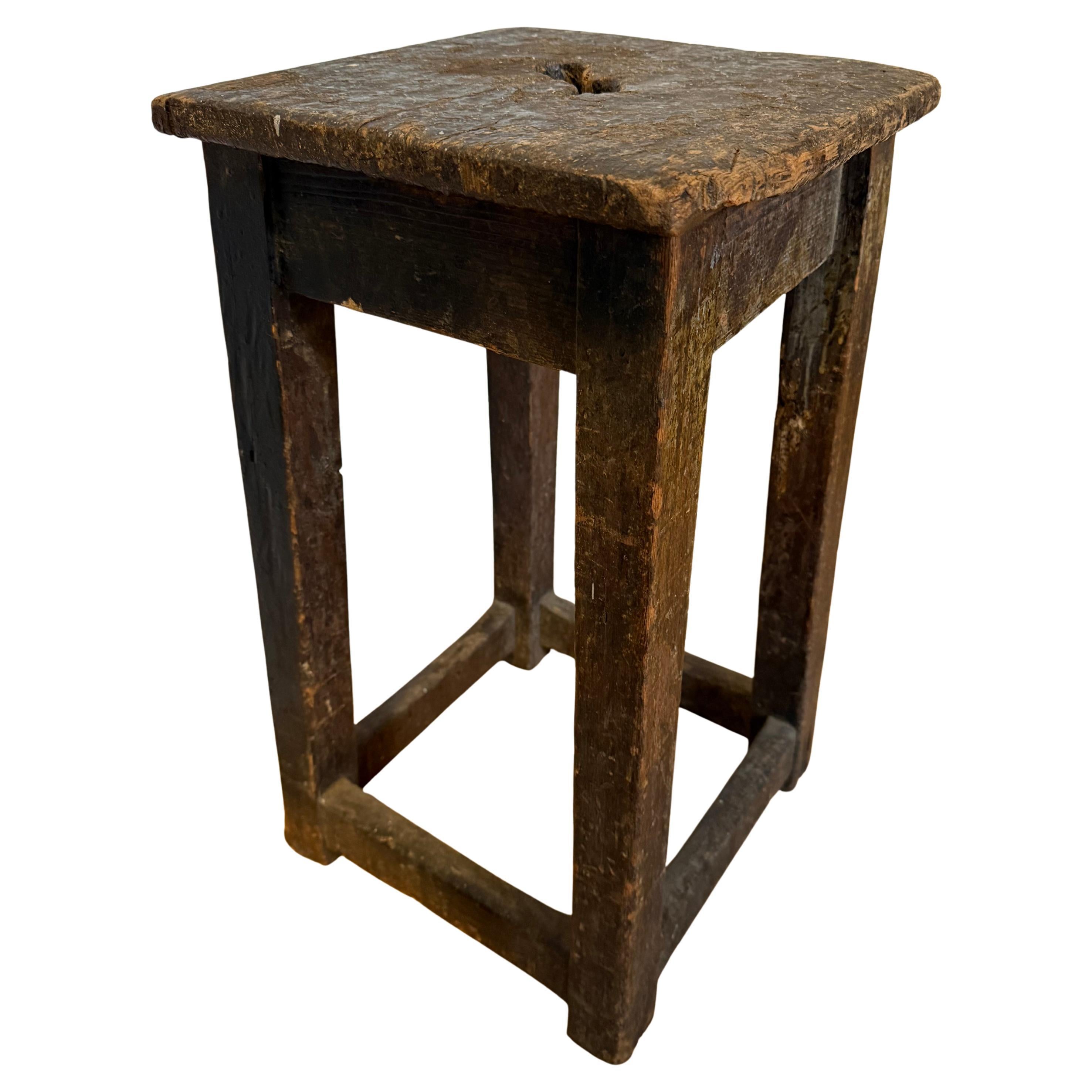 Taburete de madera natural Siglo XX Italiano