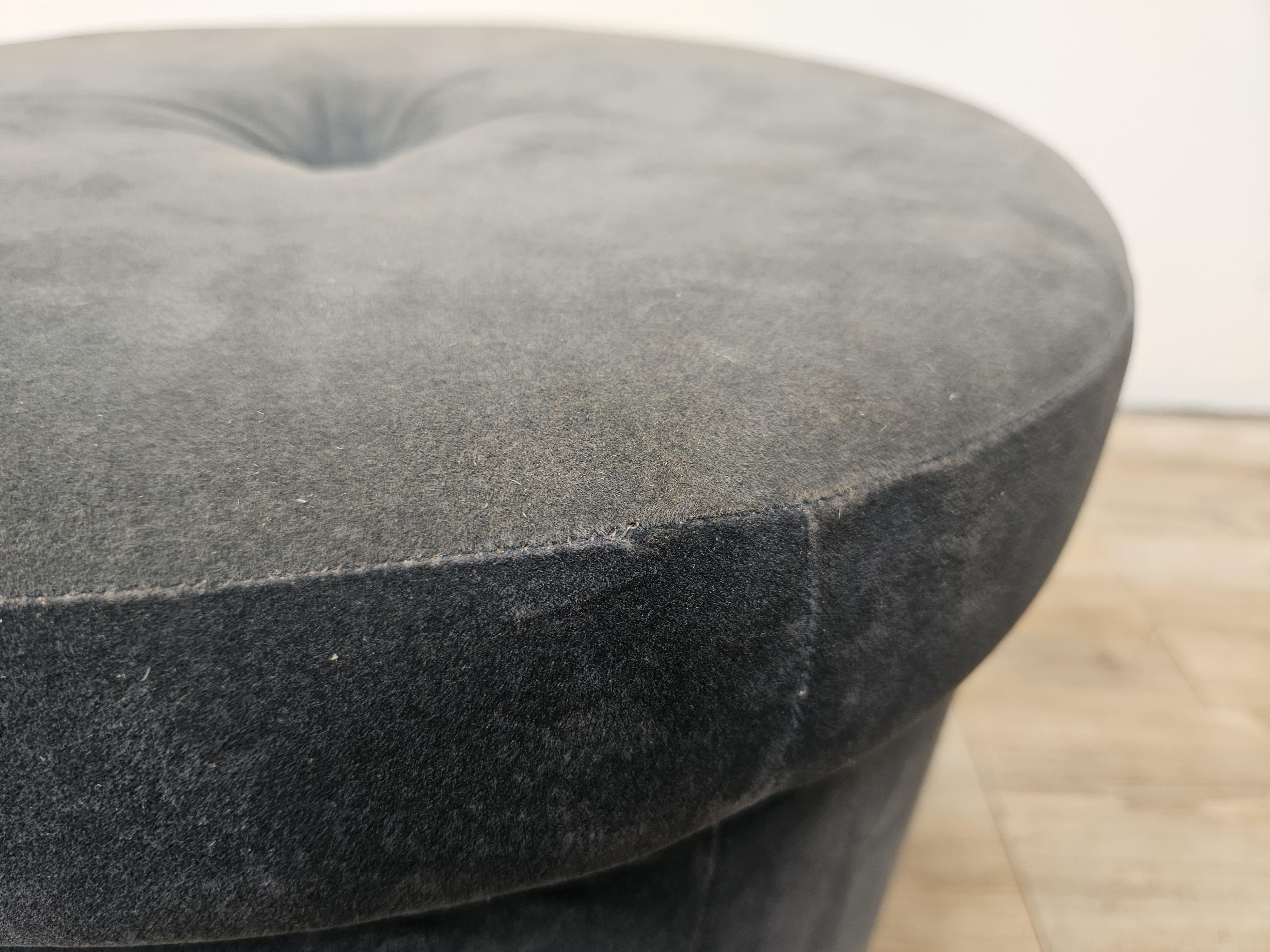 Mid Century 1960s velvet round stool For Sale 3