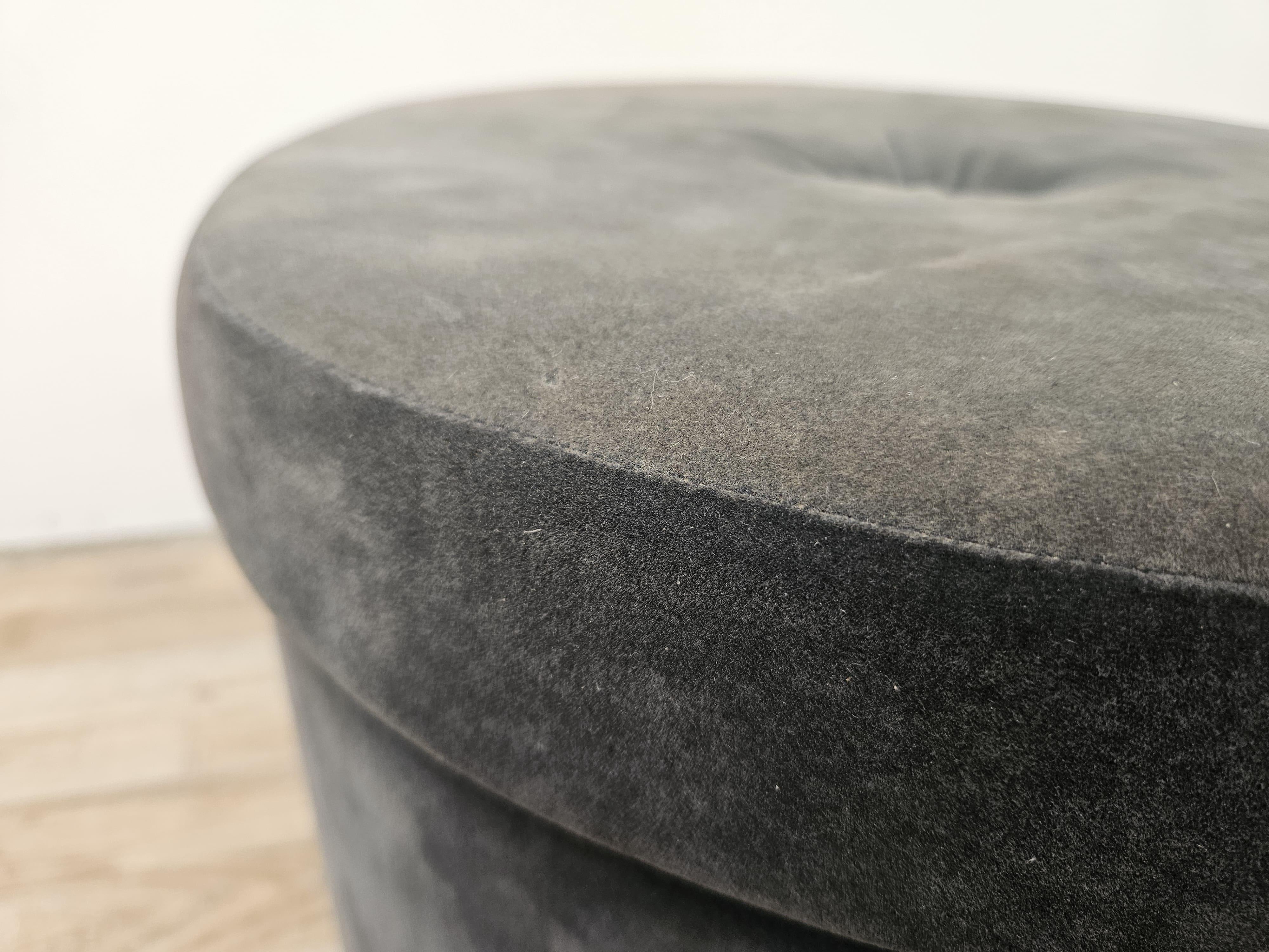 Mid Century 1960s velvet round stool For Sale 1